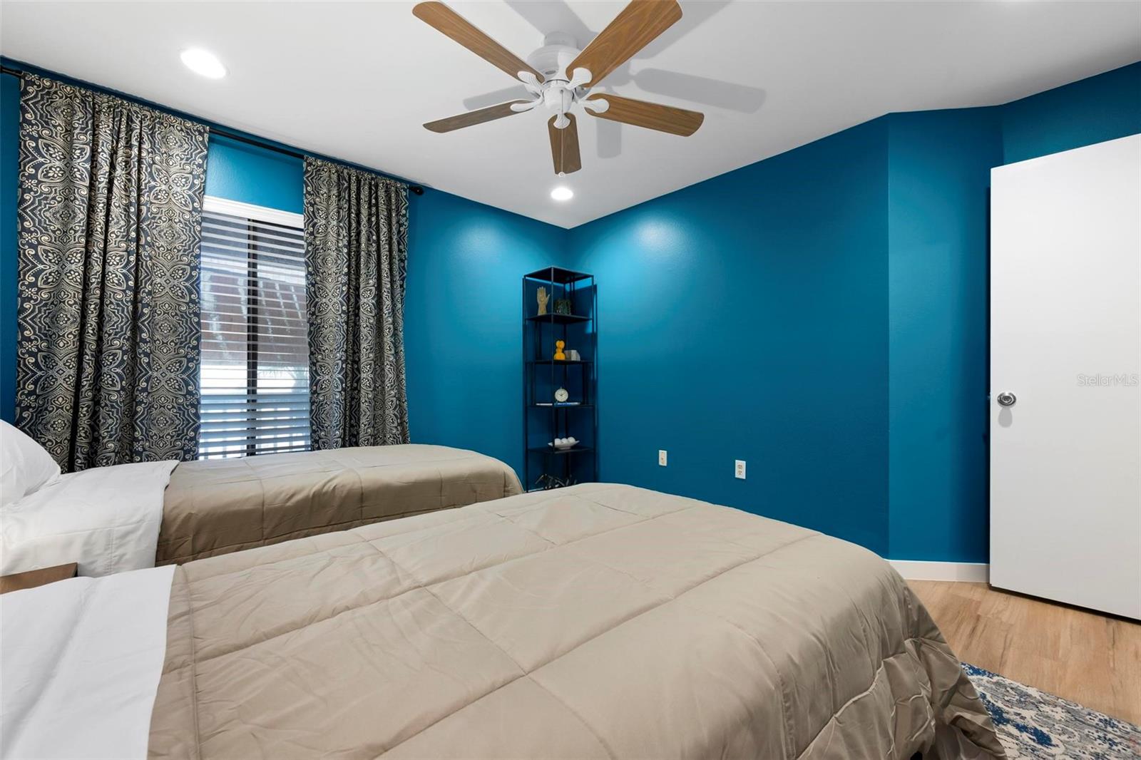 AVISTA OF PALM-AIRE SEC 1 - Residential Lease