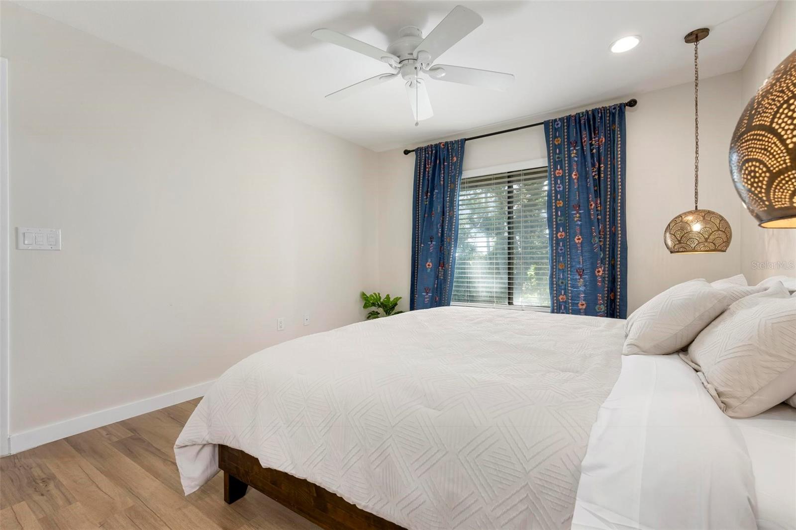 AVISTA OF PALM-AIRE SEC 1 - Residential Lease