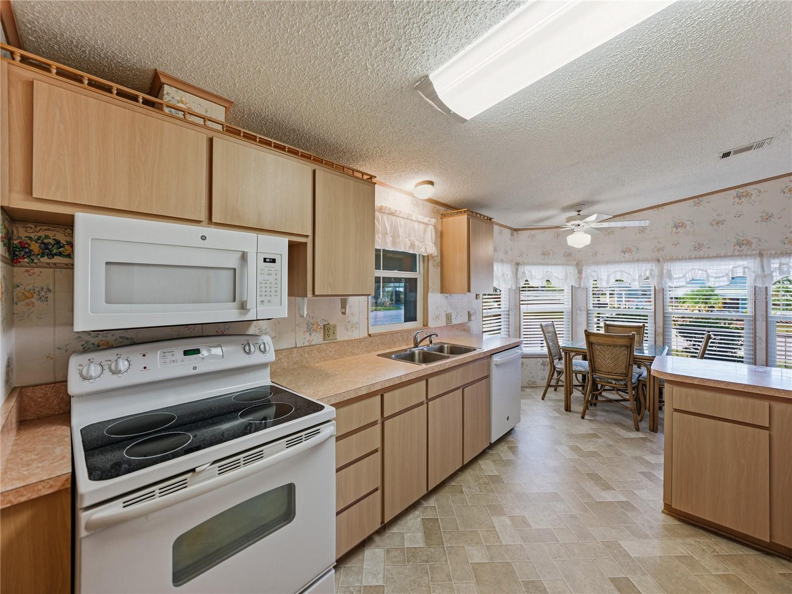 COLONY HILLS COMMUNITY - Residential