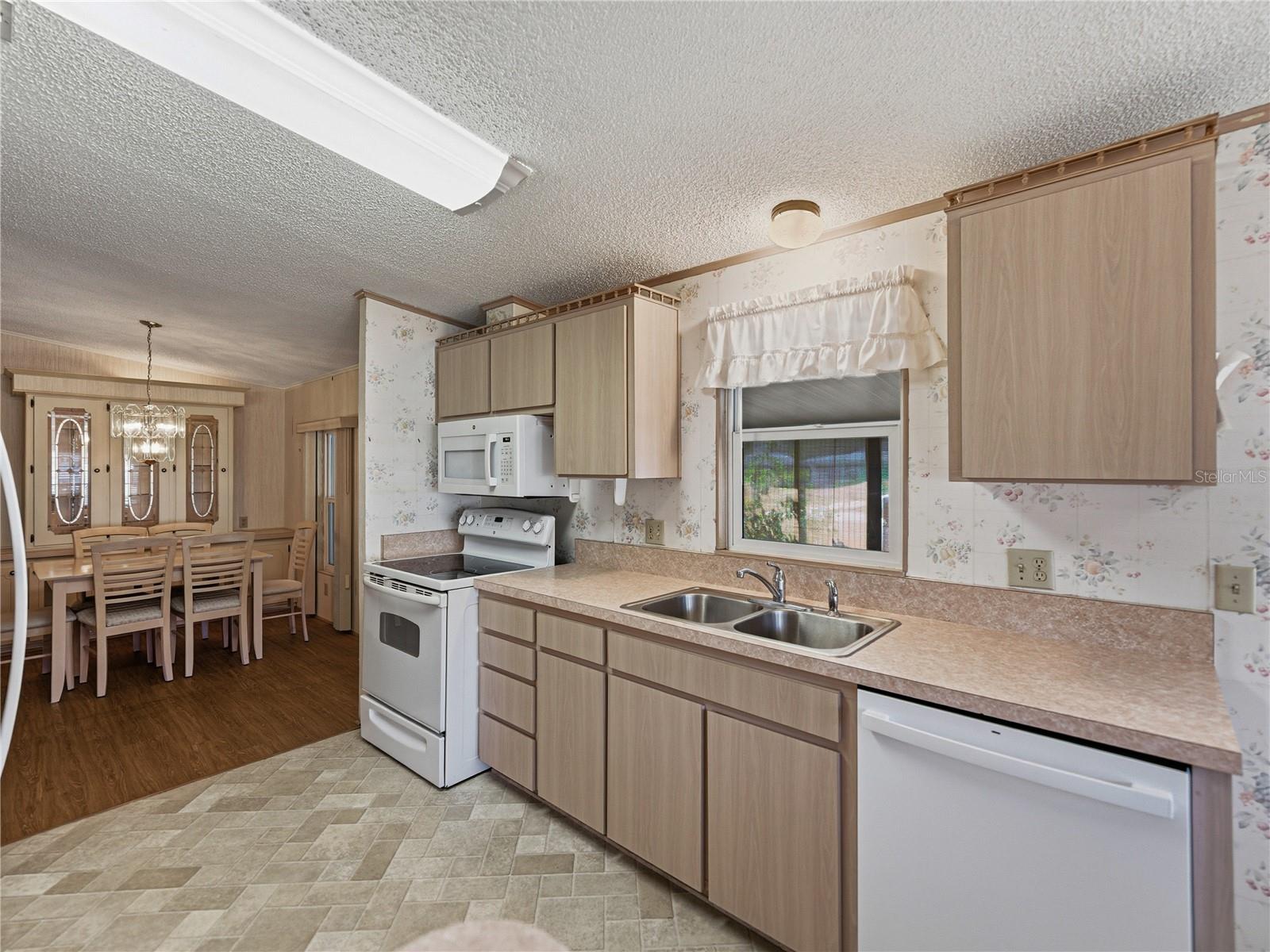 COLONY HILLS COMMUNITY - Residential