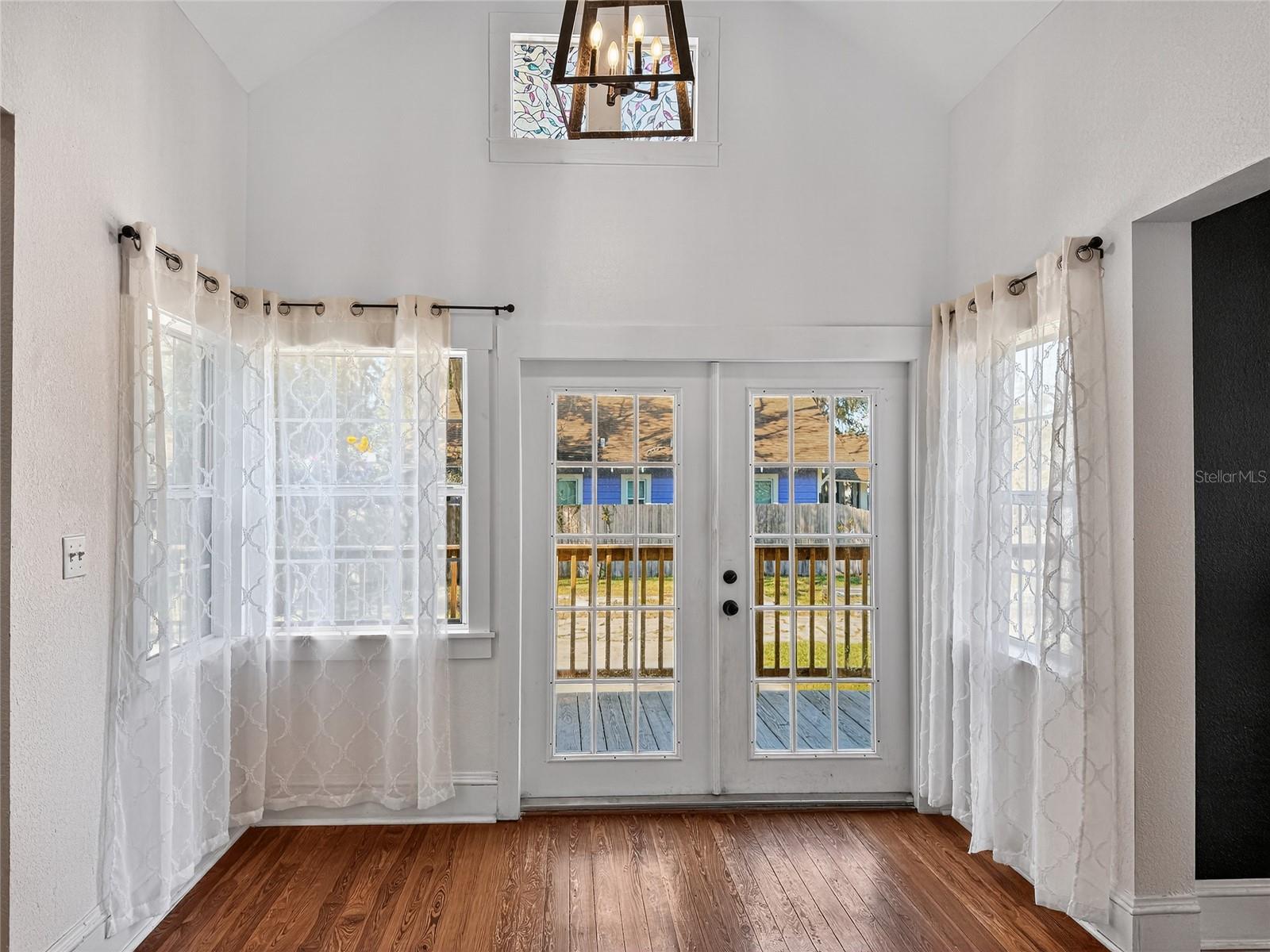 EUSTIS SENTINEL HILL - Residential Lease