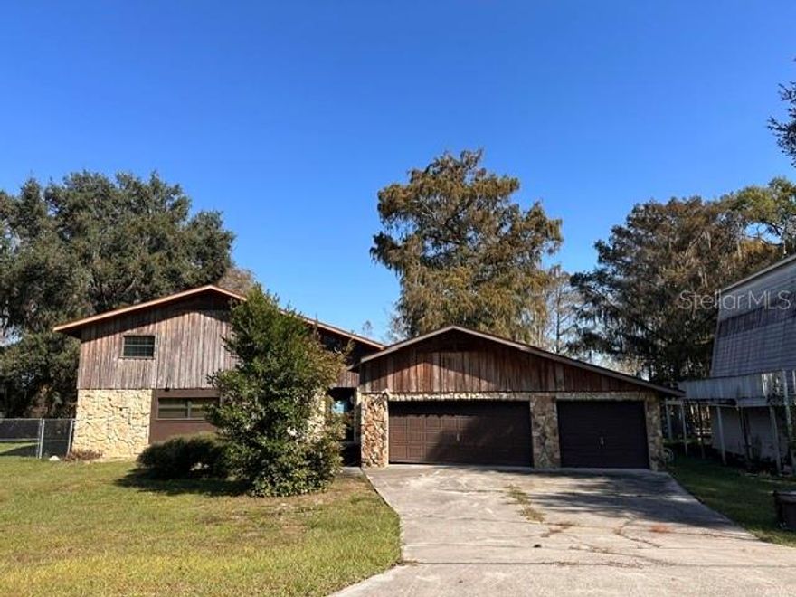 Huge two-story home in canal in Floral City. Home features three bedrooms, and two full bathrooms, with bonus rooms which could be made into another bedroom, or study/den. Wood burning fireplace, home backs up to the canal which has beautiful views.