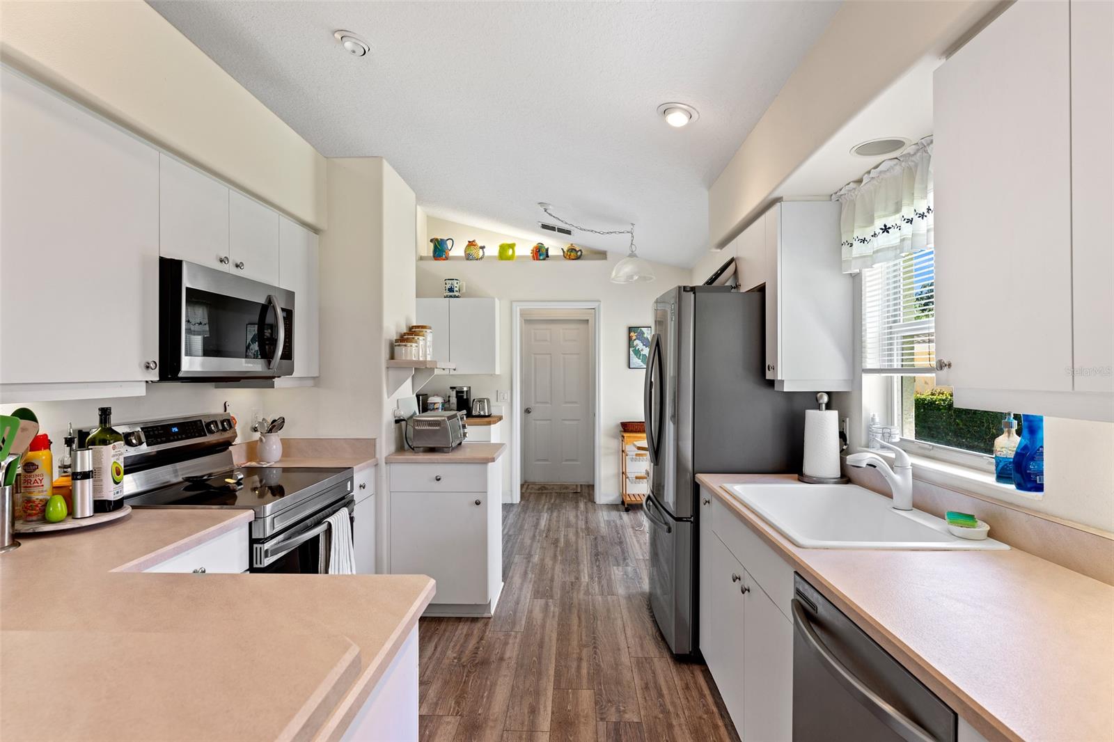 Cypress Cove At Pelican Bay Ph 01 - Residential