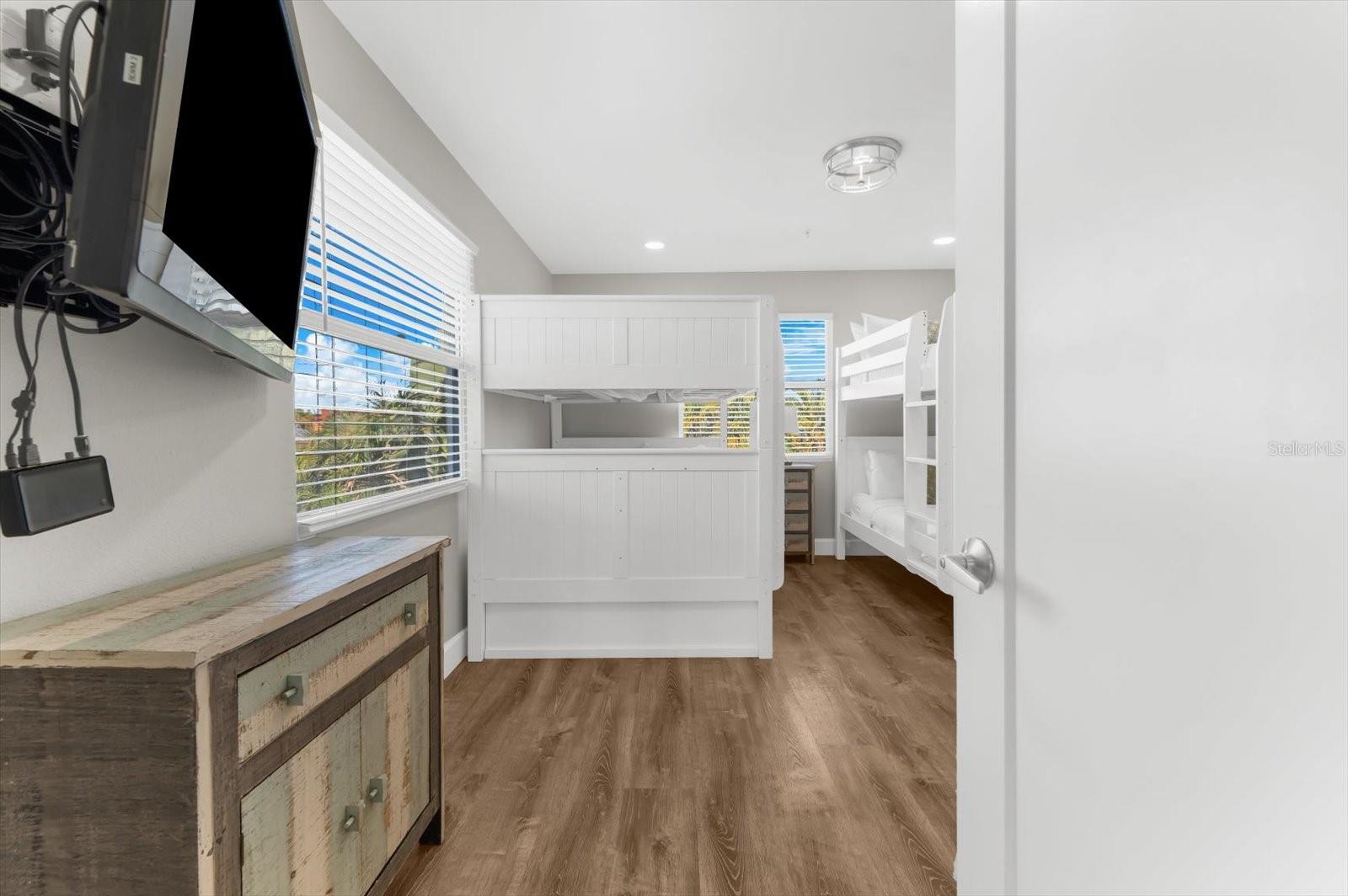 SARASOTA BEACH - Residential Income