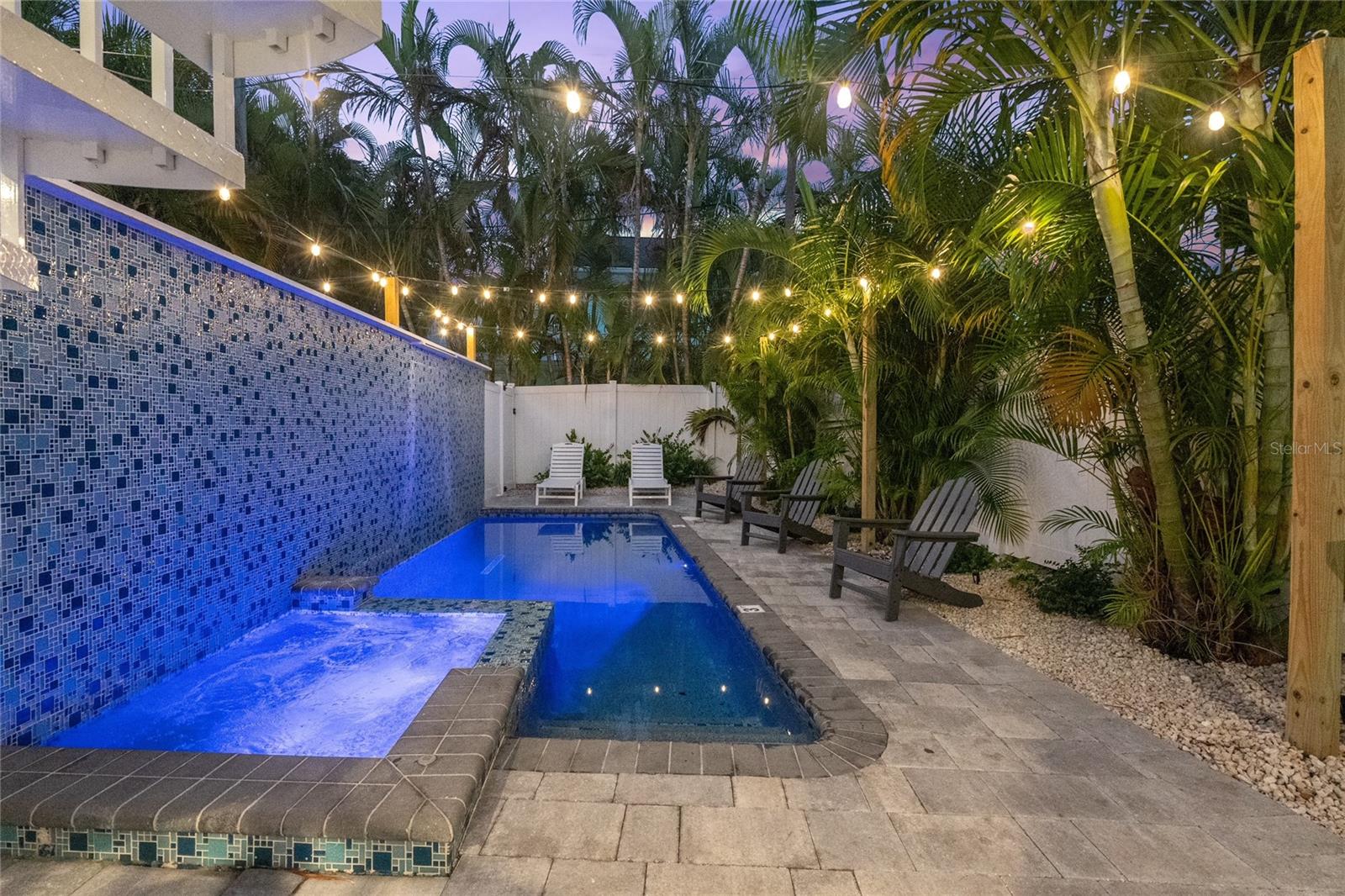 SARASOTA BEACH - Residential Income