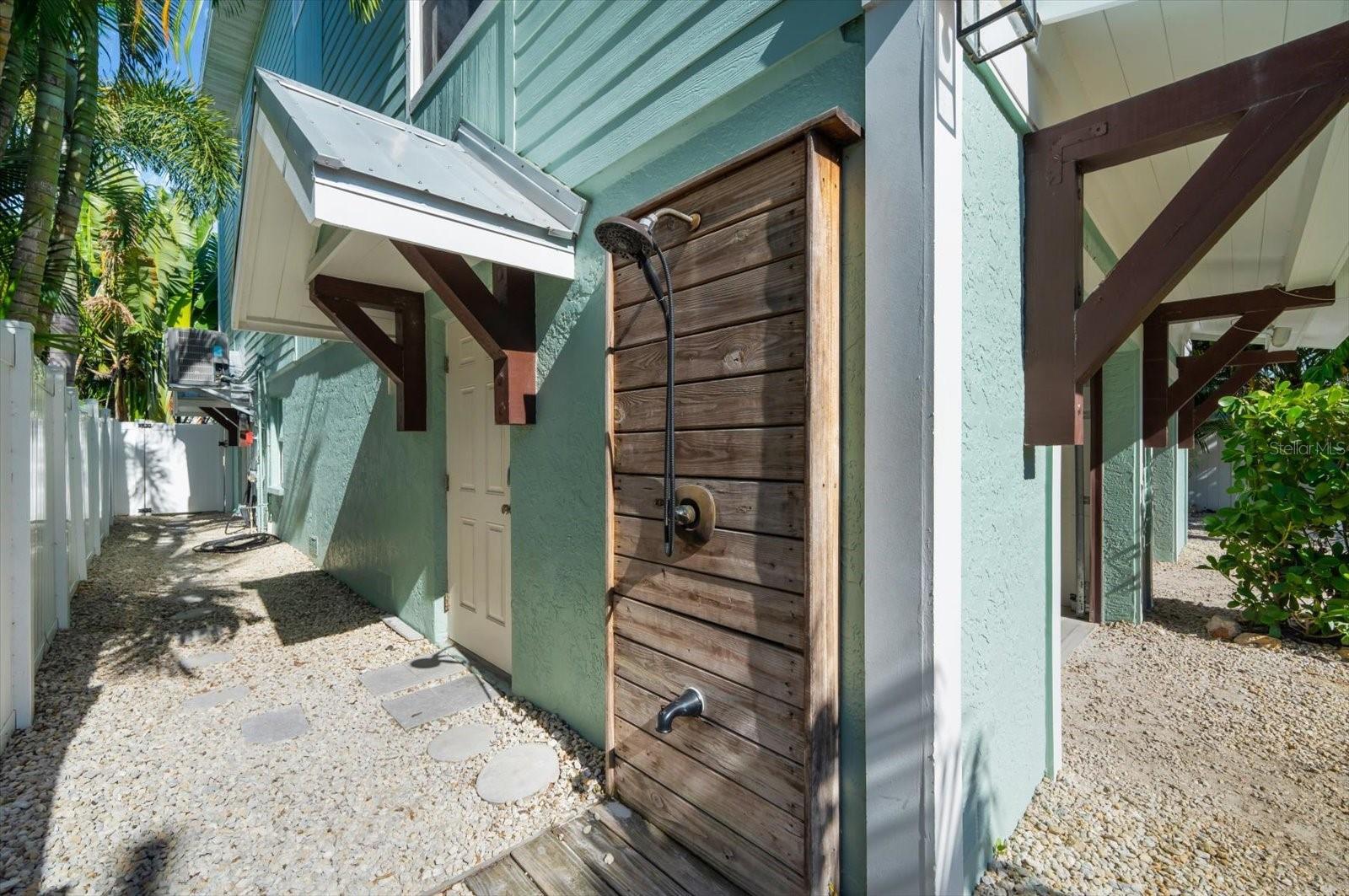 SARASOTA BEACH - Residential Income