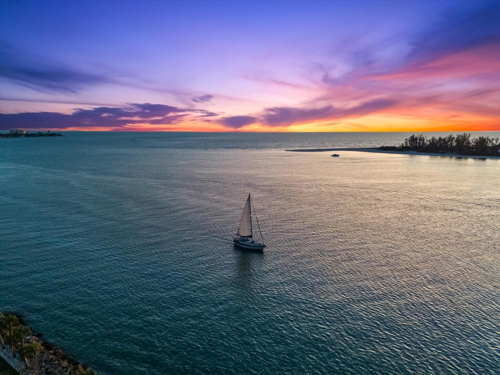 SARASOTA BEACH - Residential Income