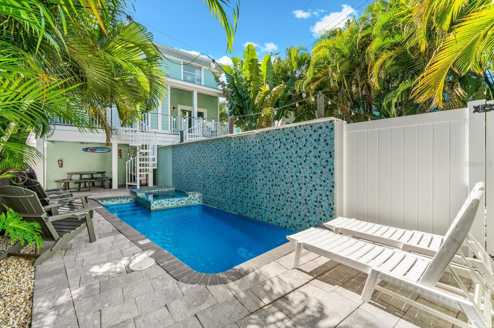 SARASOTA BEACH - Residential Income