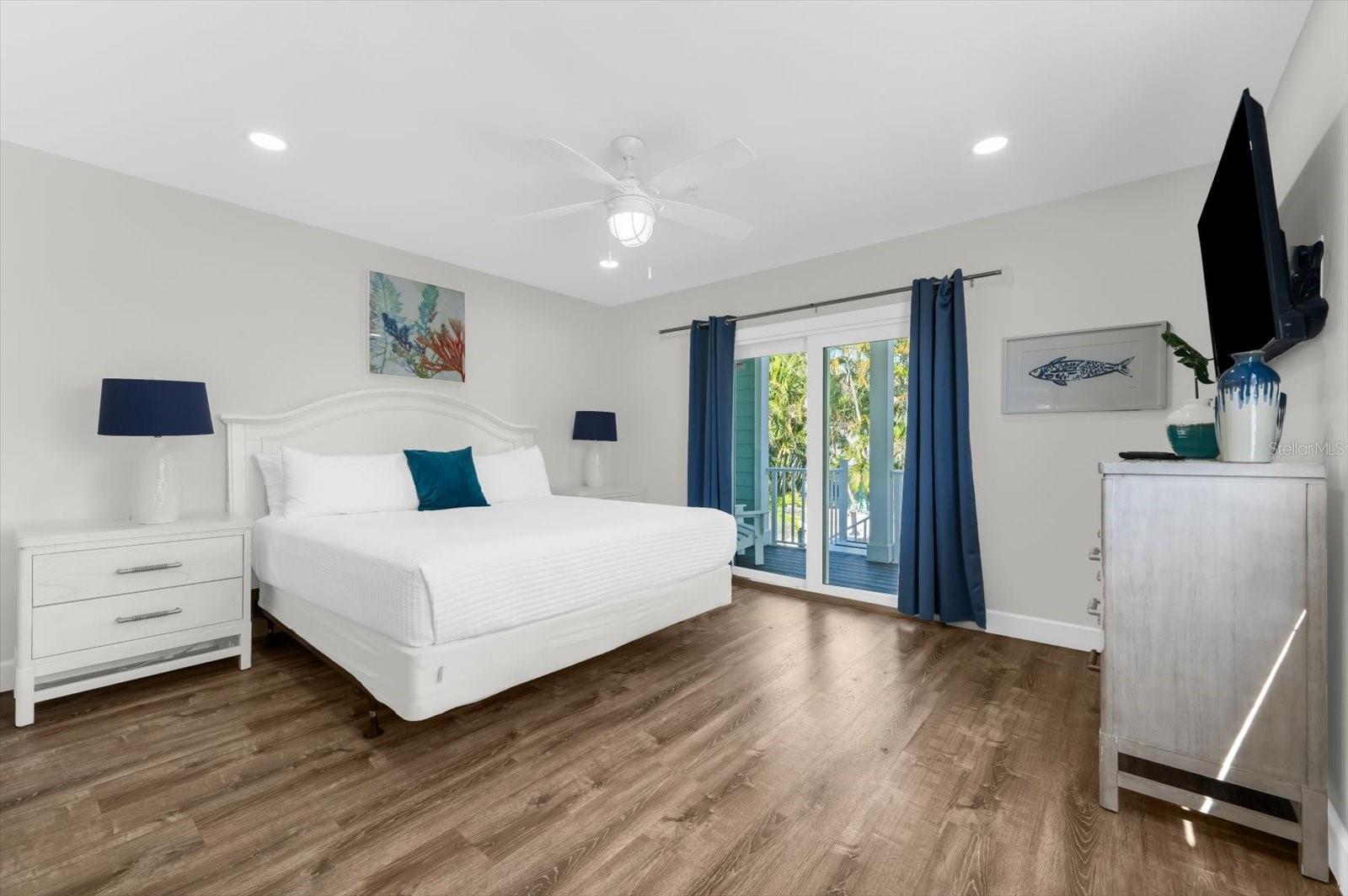 SARASOTA BEACH - Residential Income