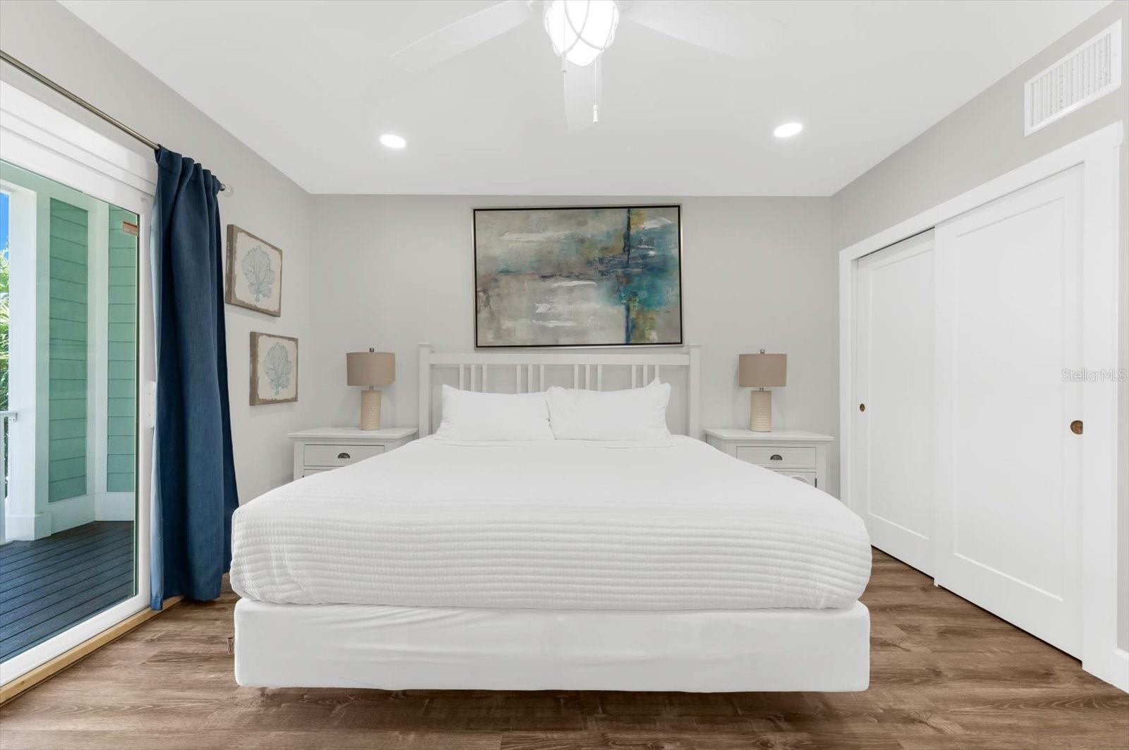 SARASOTA BEACH - Residential Income