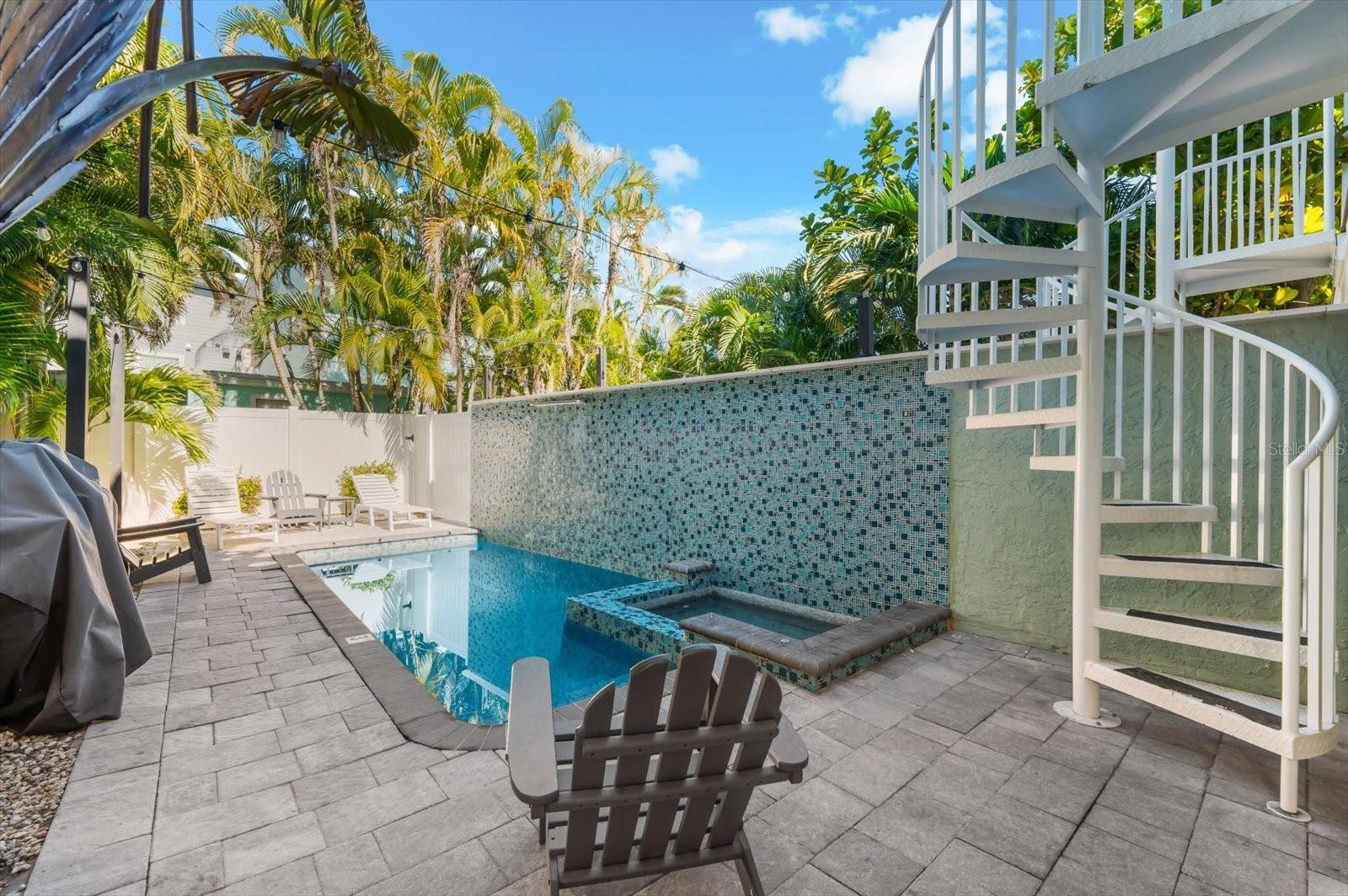 SARASOTA BEACH - Residential Income