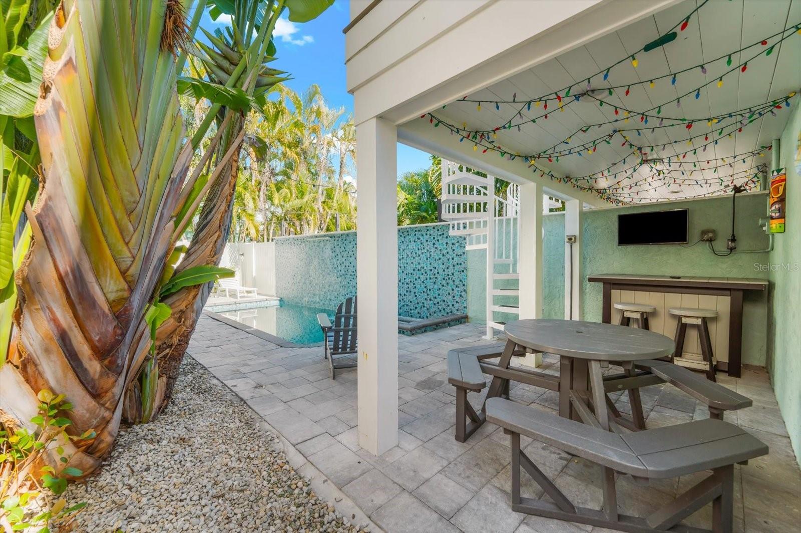 SARASOTA BEACH - Residential Income