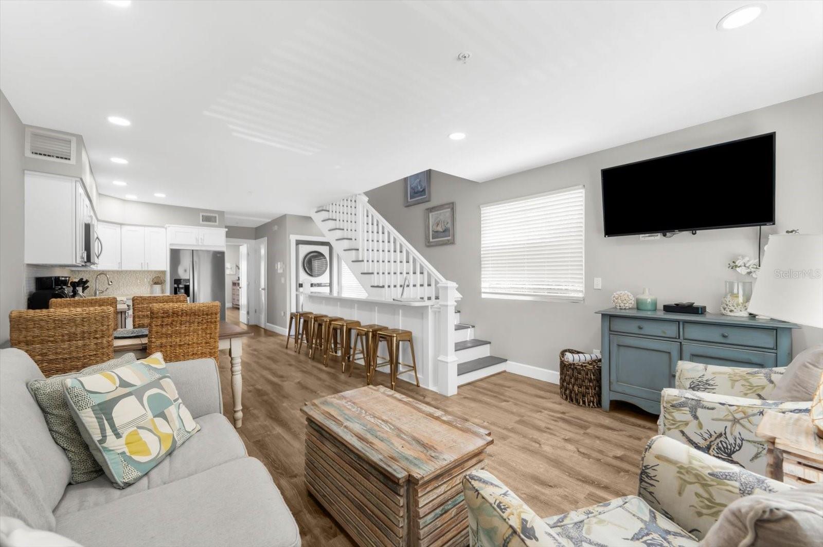 SARASOTA BEACH - Residential Income