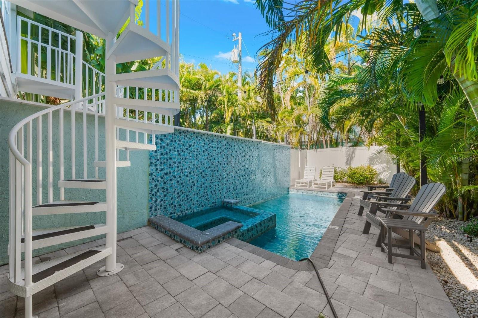 SARASOTA BEACH - Residential Income