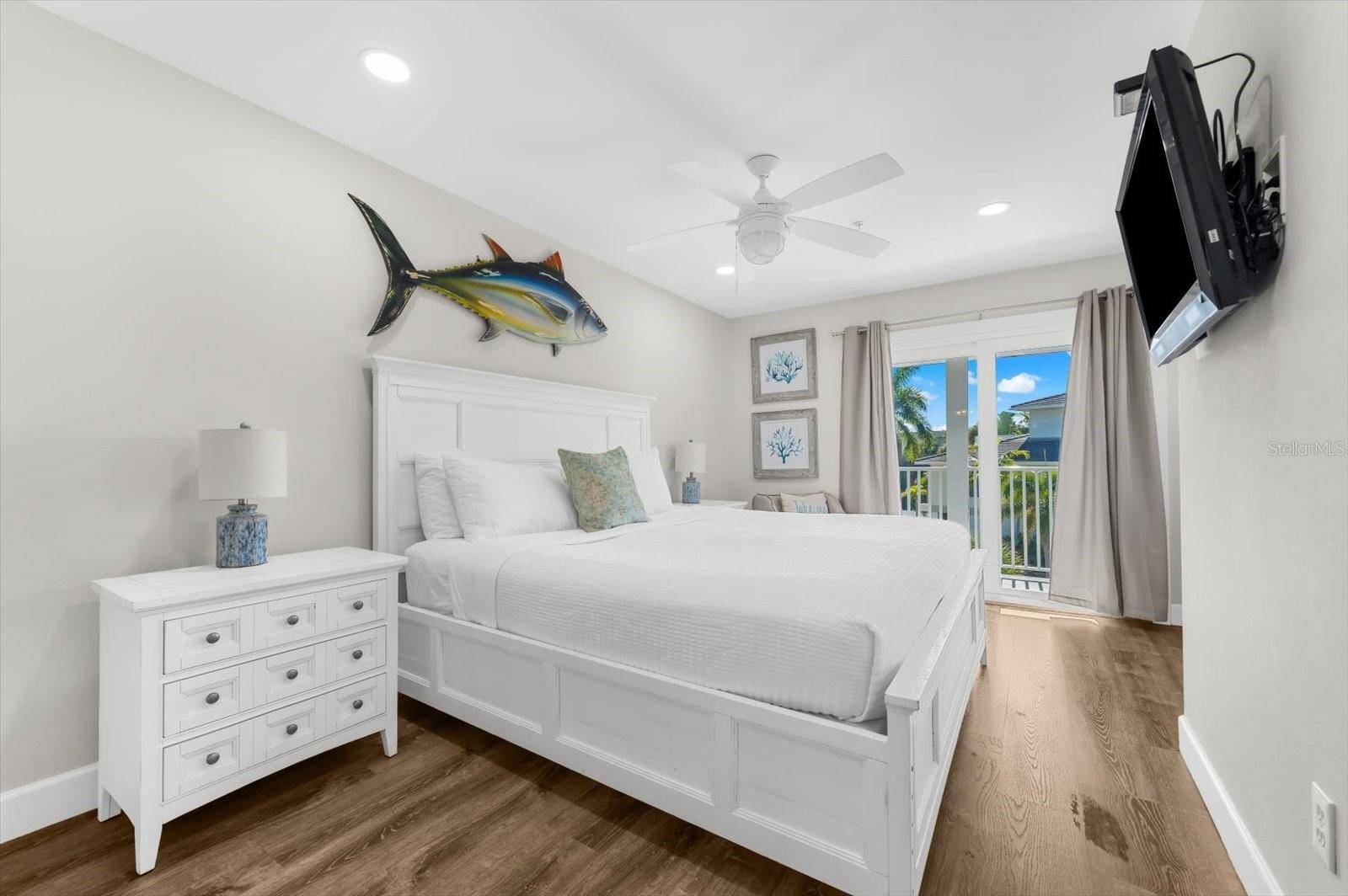 SARASOTA BEACH - Residential Income