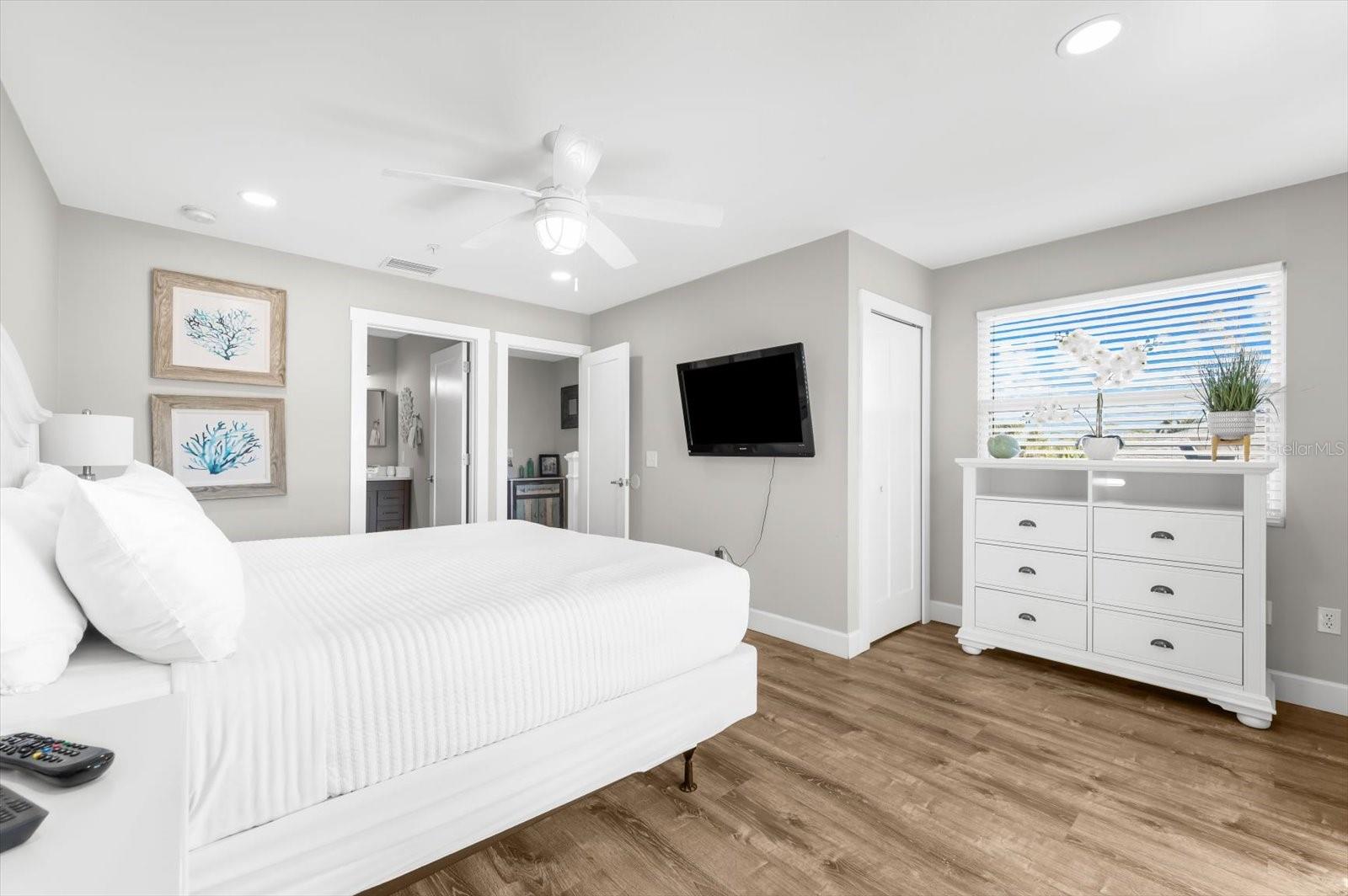 SARASOTA BEACH - Residential Income