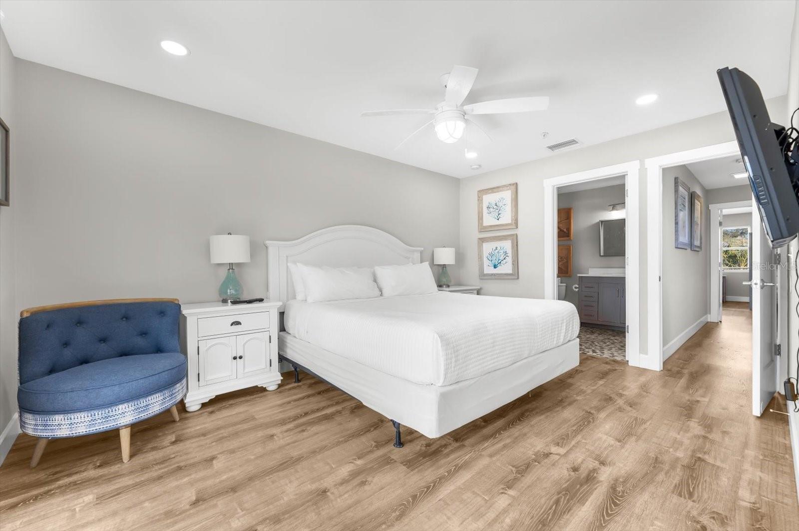 SARASOTA BEACH - Residential Income