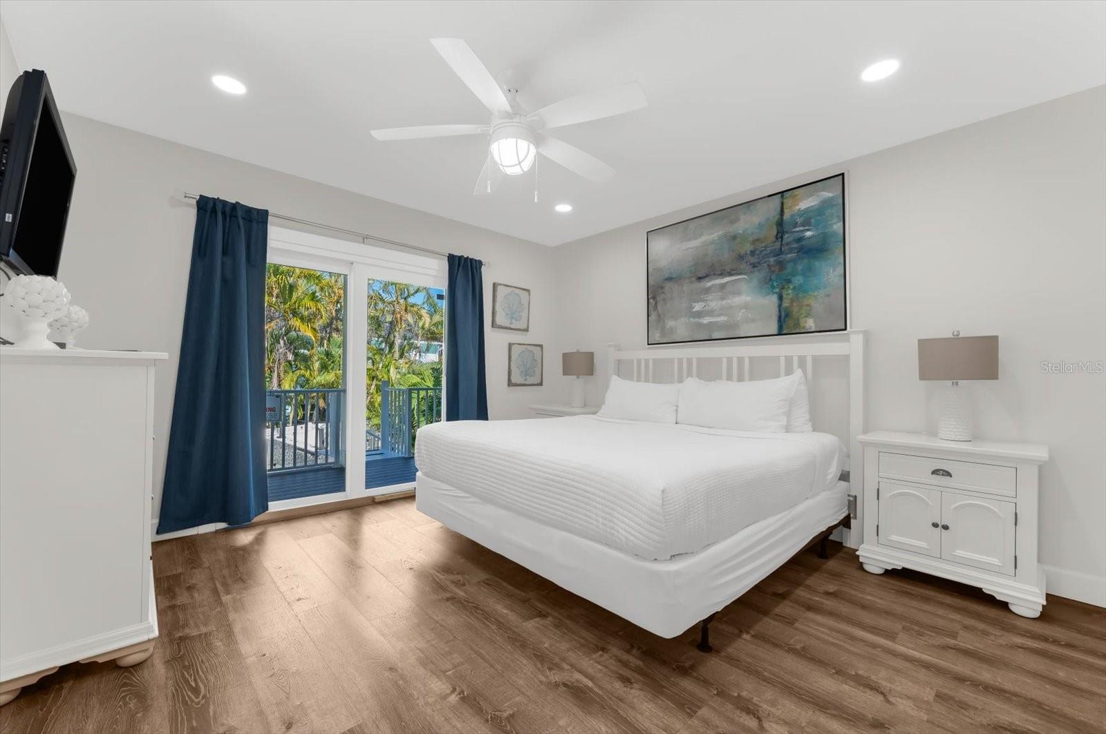 SARASOTA BEACH - Residential Income