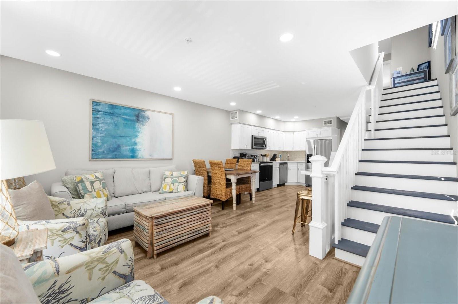 SARASOTA BEACH - Residential Income