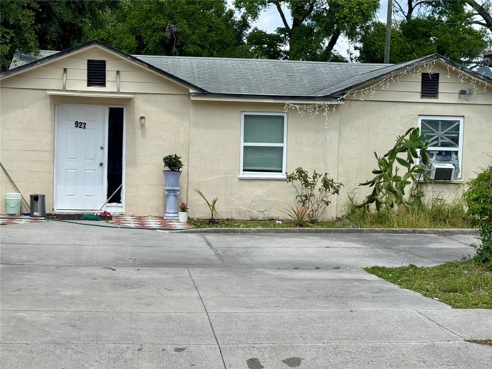 Income-Producing Duplex Near Downtown Orlando – Ideal Investment or Owner-Occupant Opportunity!
Seize this incredible opportunity to own BOTH sides of a very affordable, income-producing duplex just minutes from downtown Orlando! This property features TWO spacious 2-bedroom, 1-bathroom units, each offering comfortable living spaces and private, fenced-in backyards—perfect for relaxation or entertaining.
Located in a prime location, this duplex provides quick and easy access to downtown Orlando, major attractions, and an array of beautiful parks and recreation areas. Whether you're an investor looking for strong rental income or a homeowner seeking to live in one unit while renting out the other, this property offers unbeatable flexibility and financial potential.
Don’t miss out on this fantastic opportunity to start building your future with this Orlando duplex!
