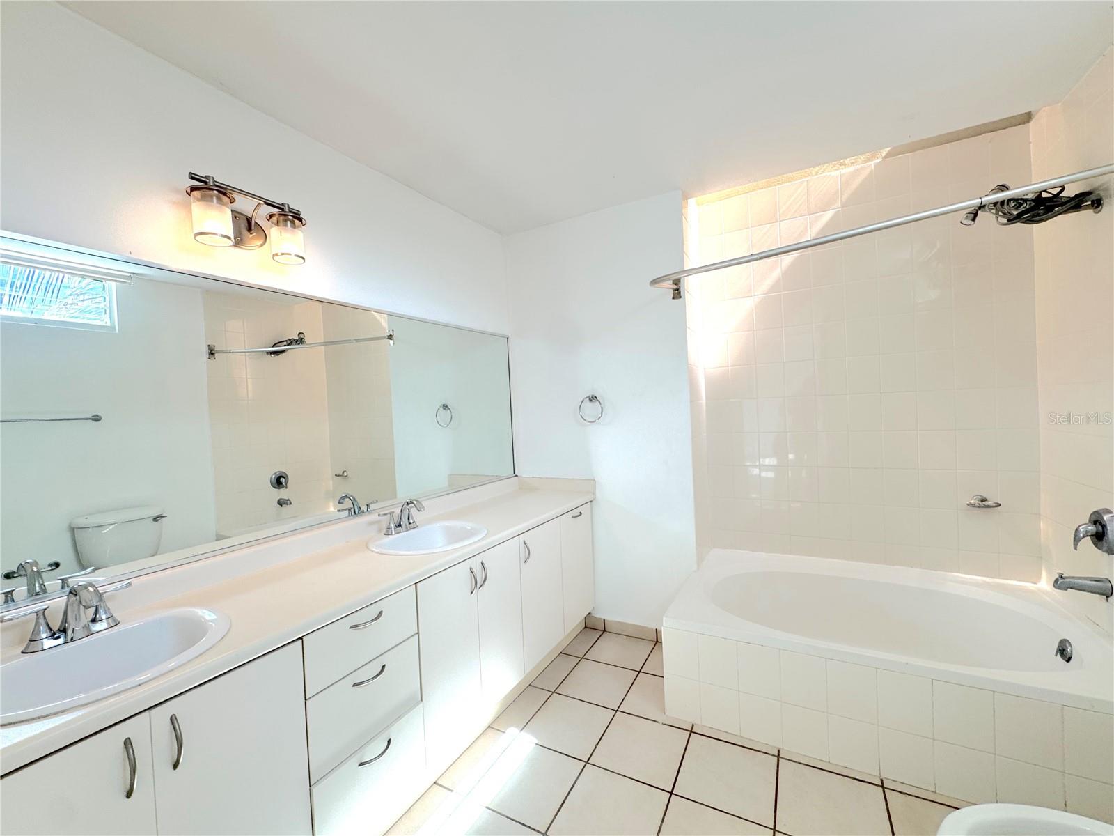 URB. VEREDAS - Residential