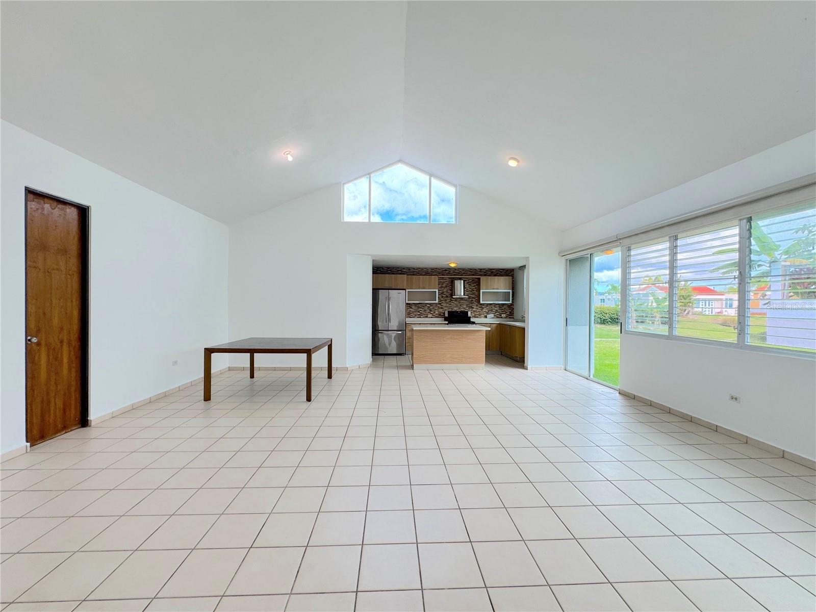 URB. VEREDAS - Residential