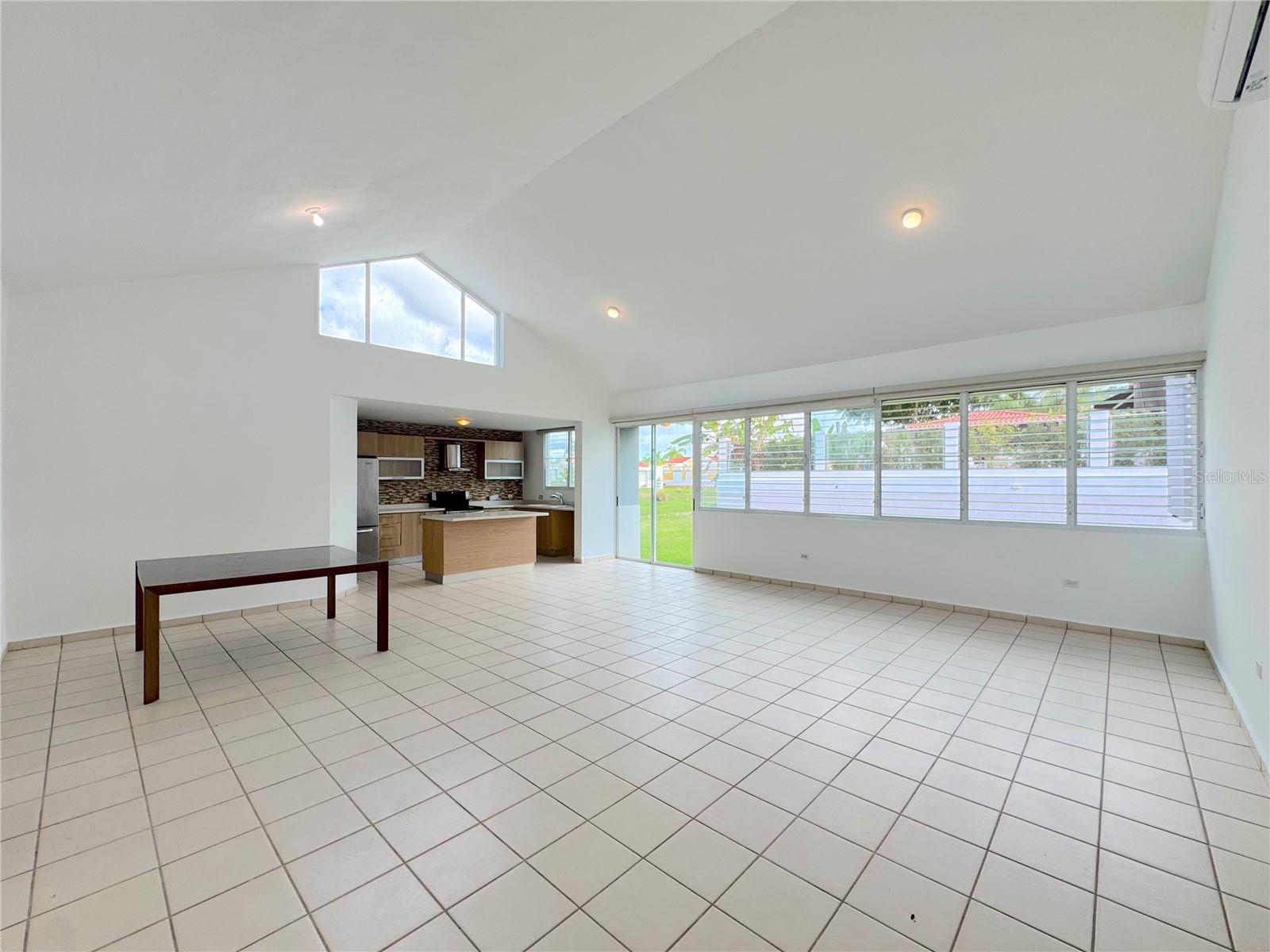 URB. VEREDAS - Residential