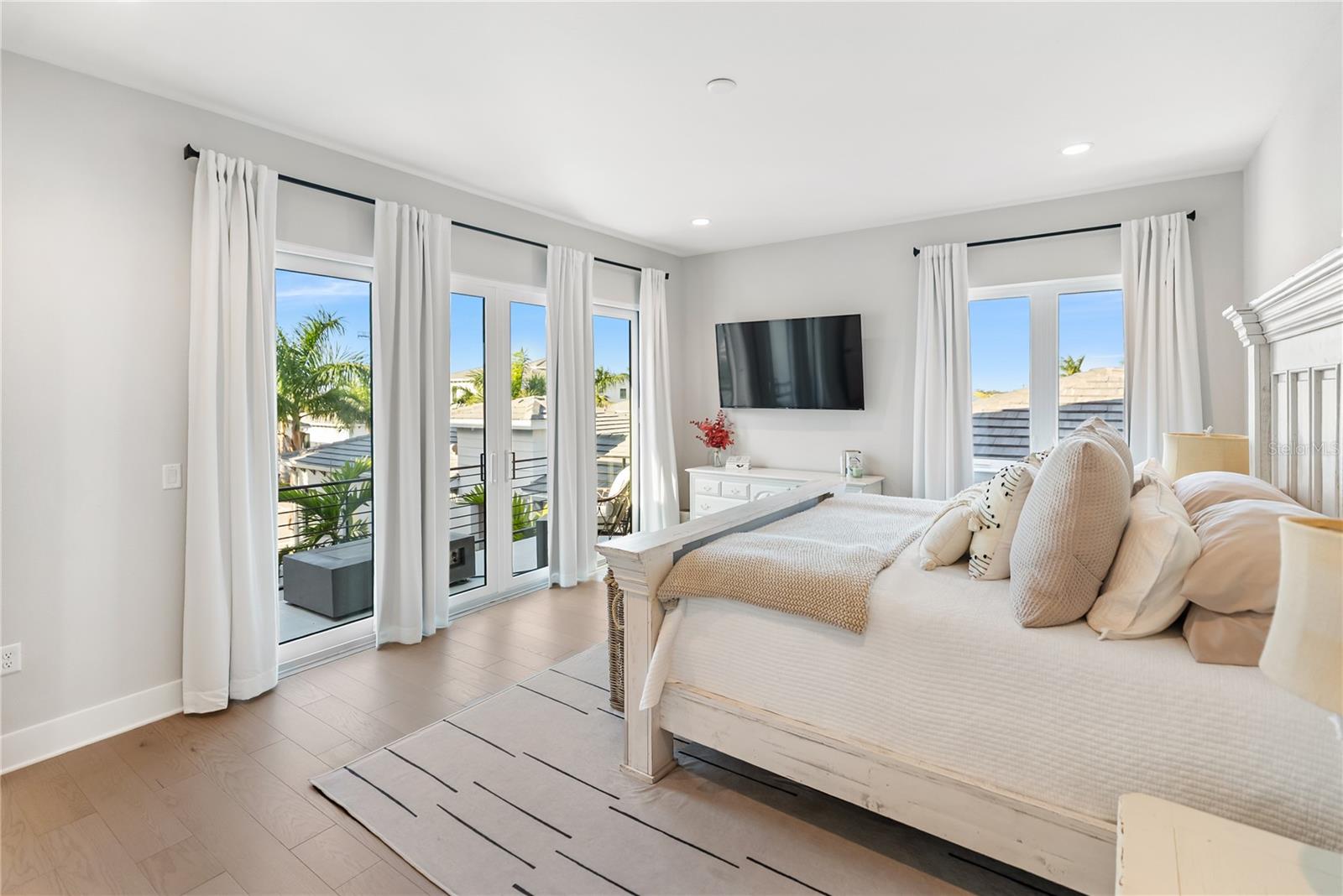 AQUA LAGOON - Residential