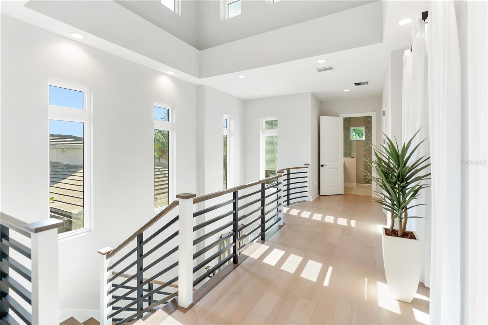 AQUA LAGOON - Residential