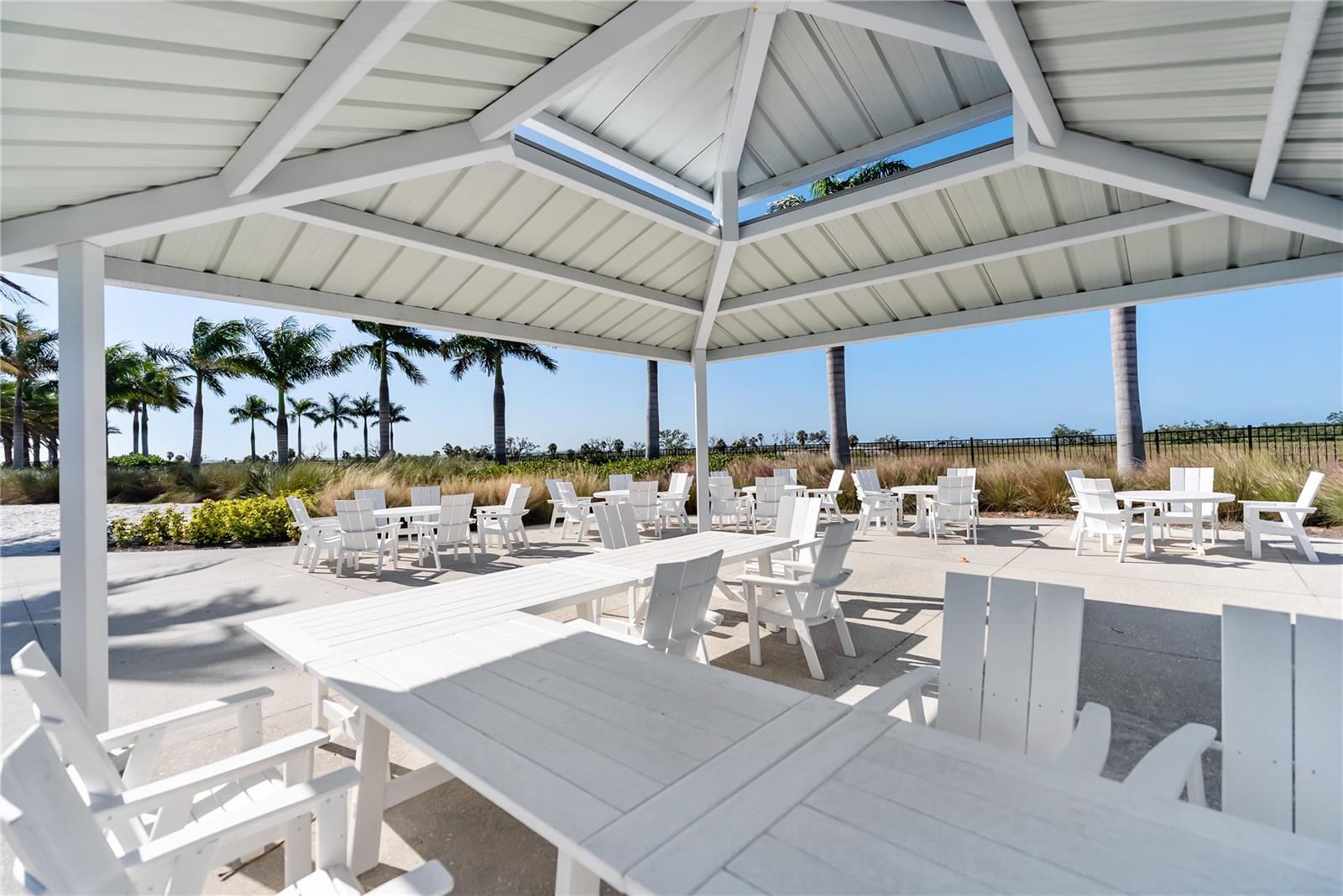 AQUA LAGOON - Residential