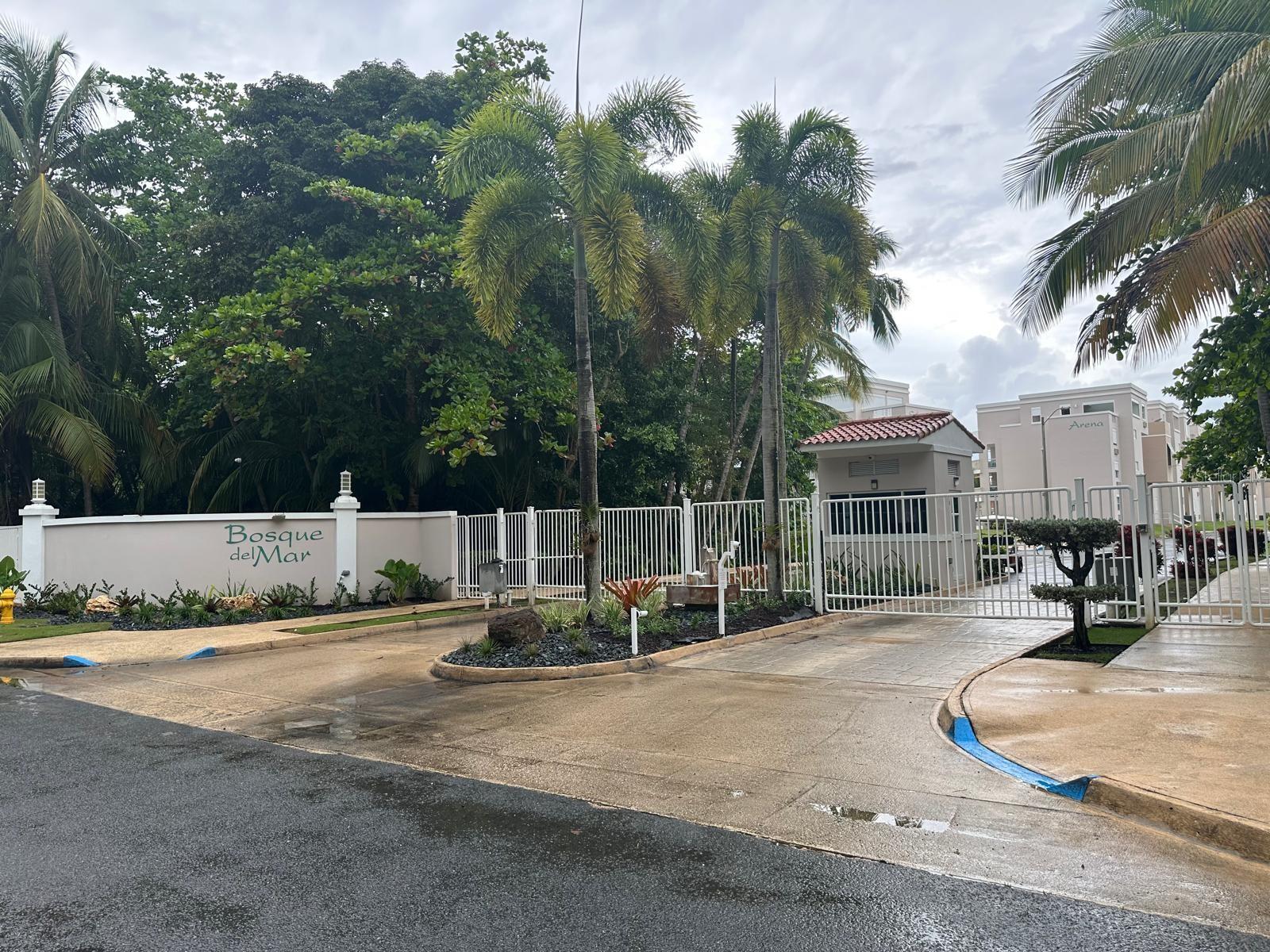 COND. BOSQUE DEL MAR APT AH-302 - Residential