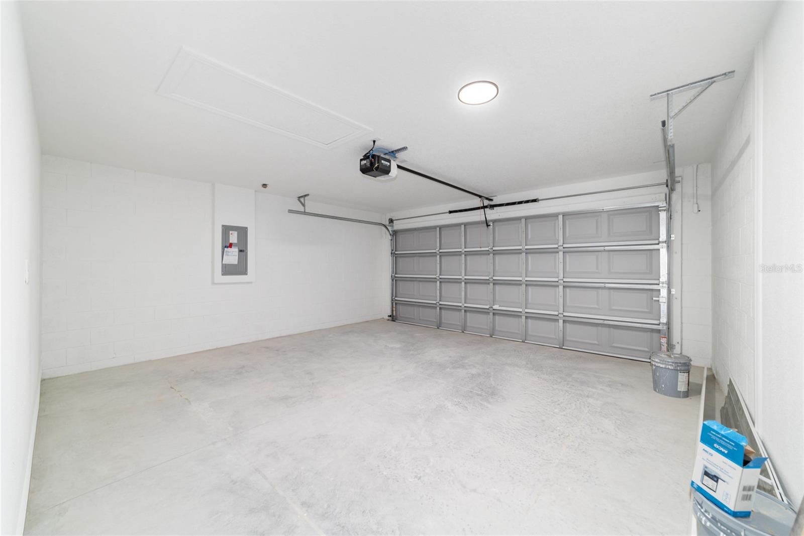 RAINBOW LAKES ESTATE - Residential