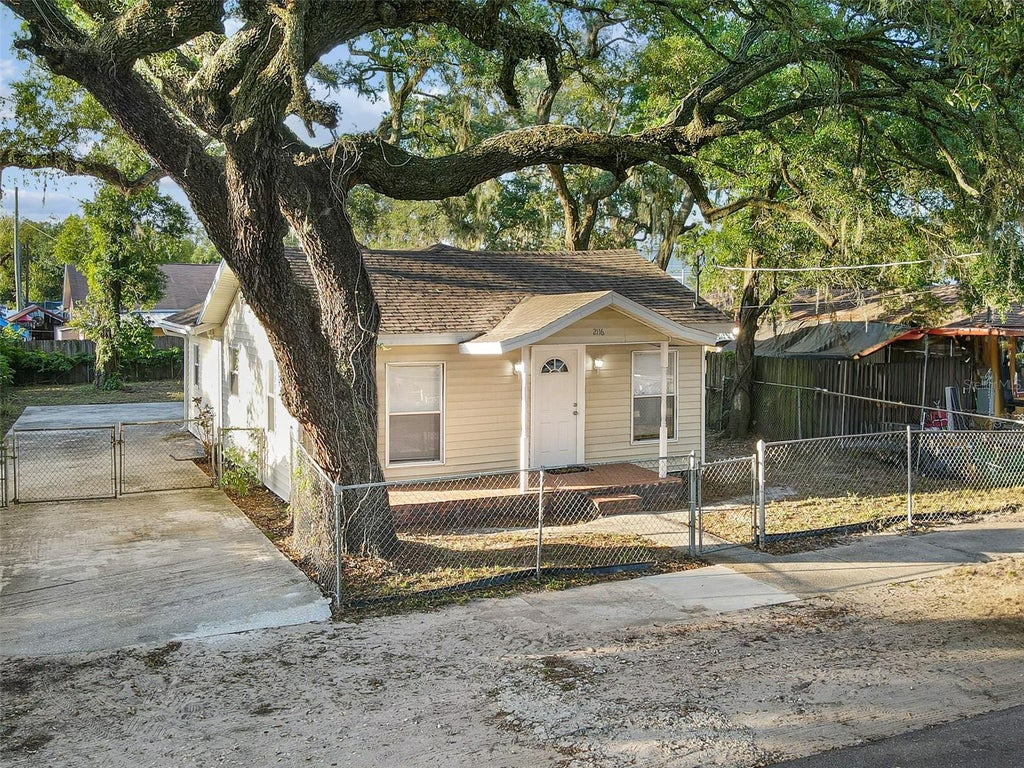 Photo of 2116 E Ellicott Street, Tampa, FL 33610 (MLS # TB8519448)