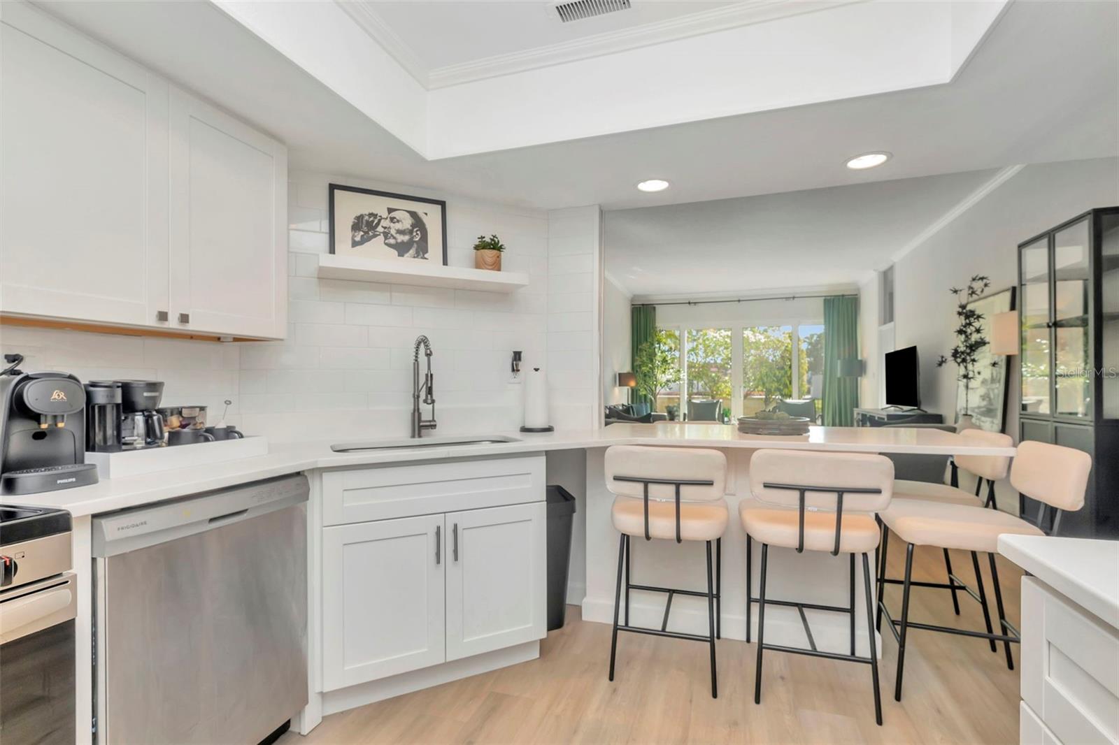 7400 SUN ISLAND DRIVE S 105