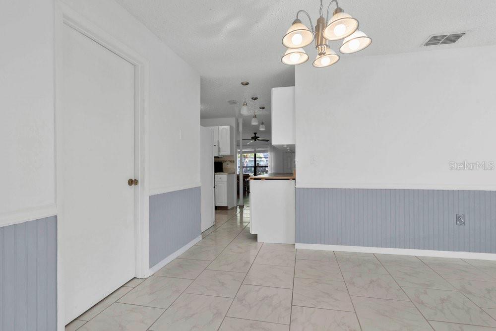 VALENCIA VILLAGE - Residential