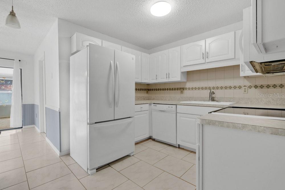 VALENCIA VILLAGE - Residential