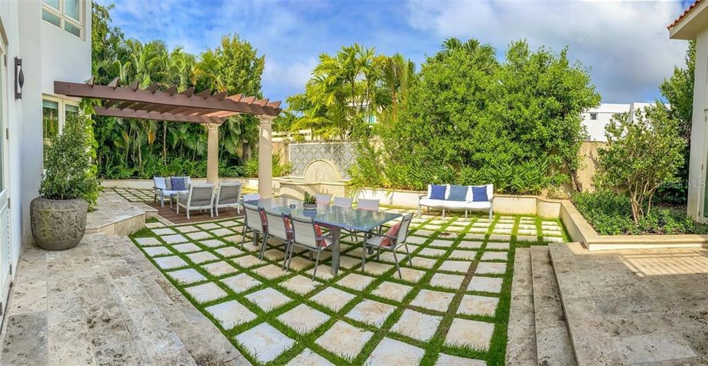 DORADO BEACH EAST - Residential