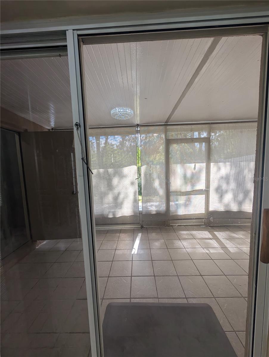 TRAFALGAR SQUARE - Residential Lease