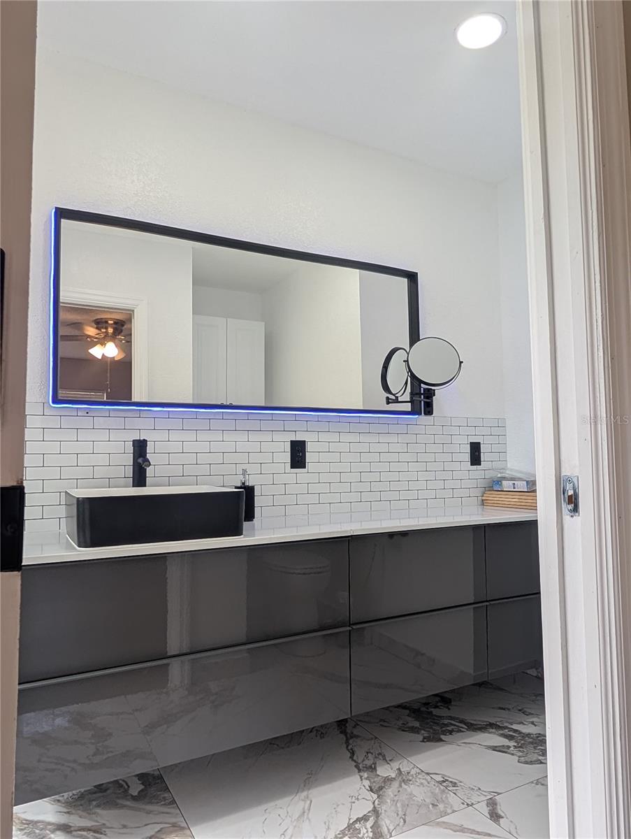 TRAFALGAR SQUARE - Residential Lease