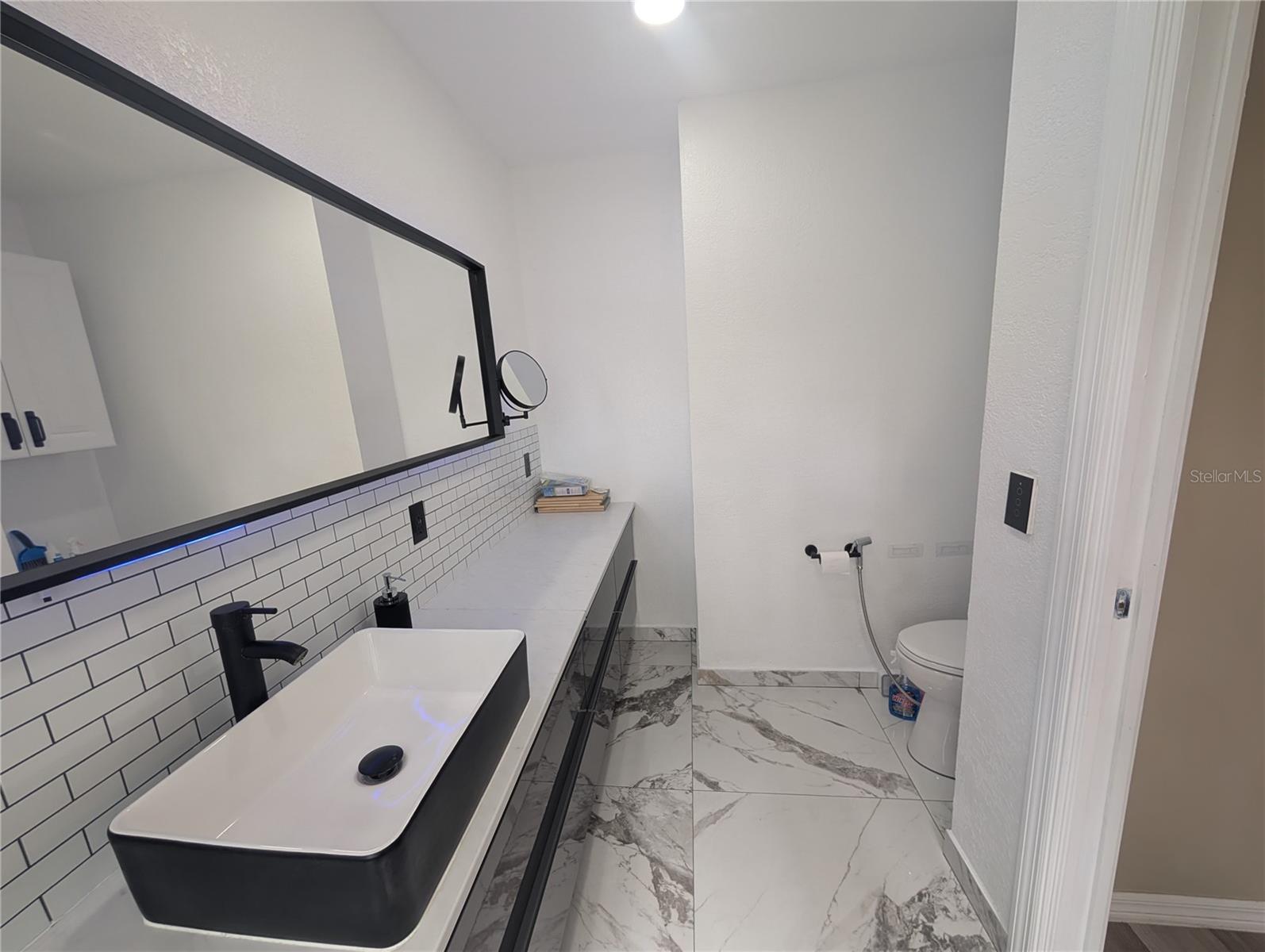 TRAFALGAR SQUARE - Residential Lease