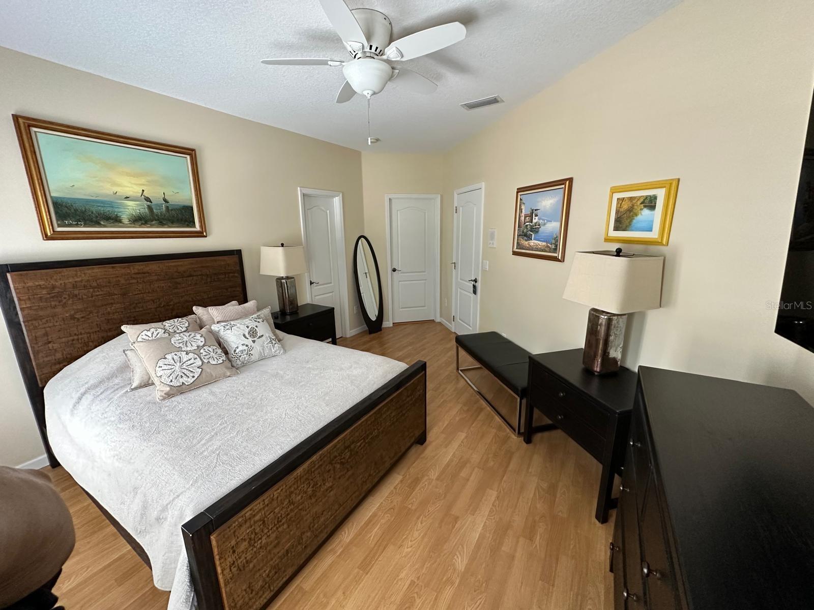 PALM LAKE - Residential