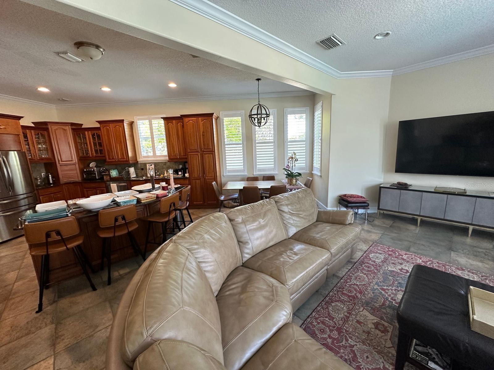 PALM LAKE - Residential