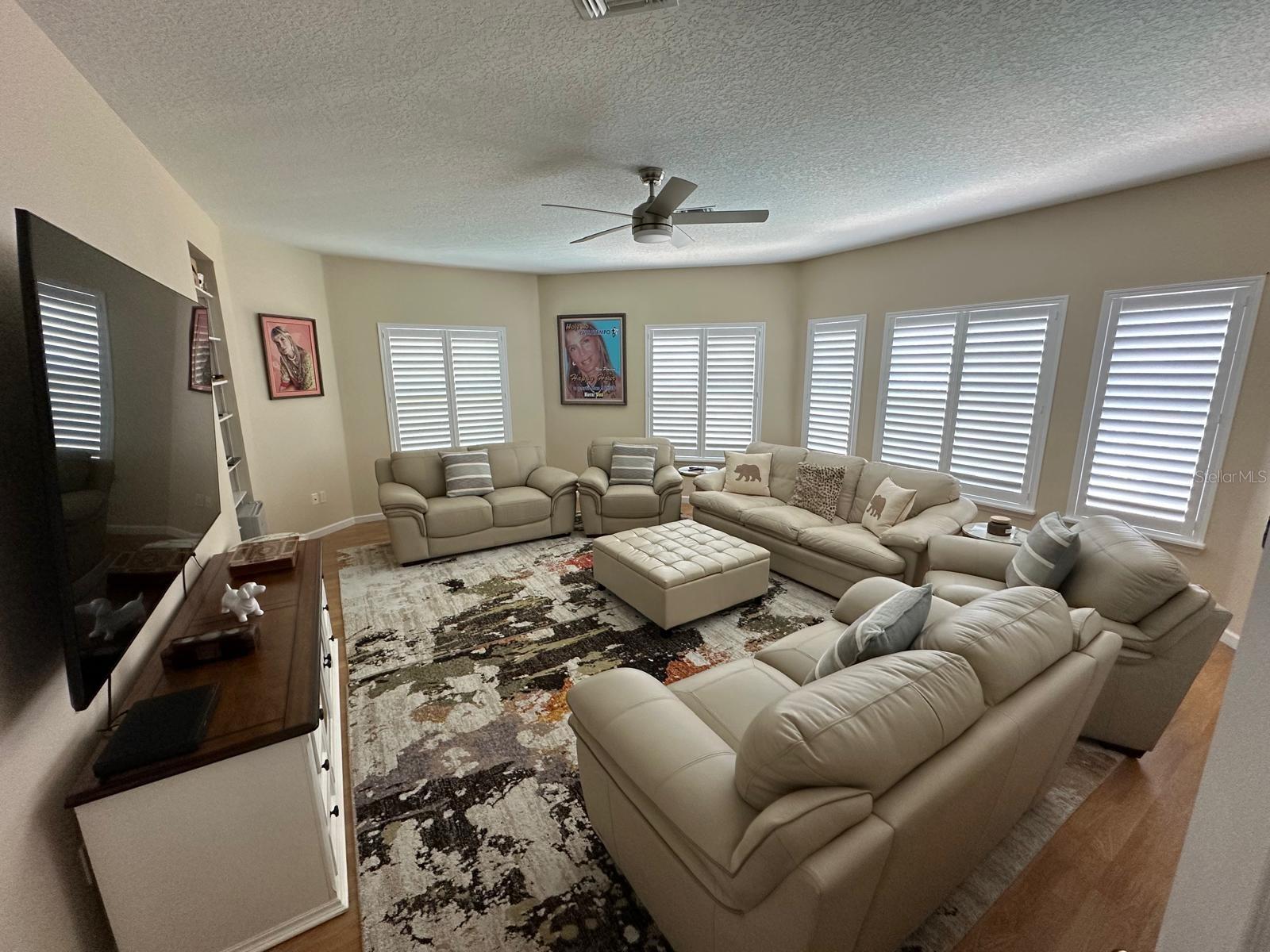 PALM LAKE - Residential