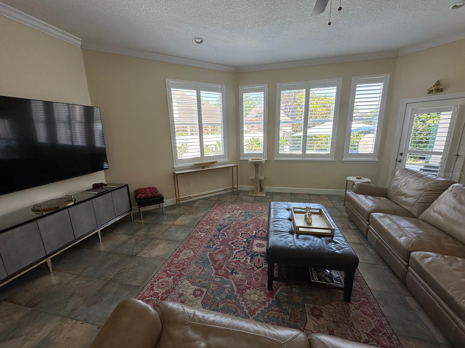 PALM LAKE - Residential