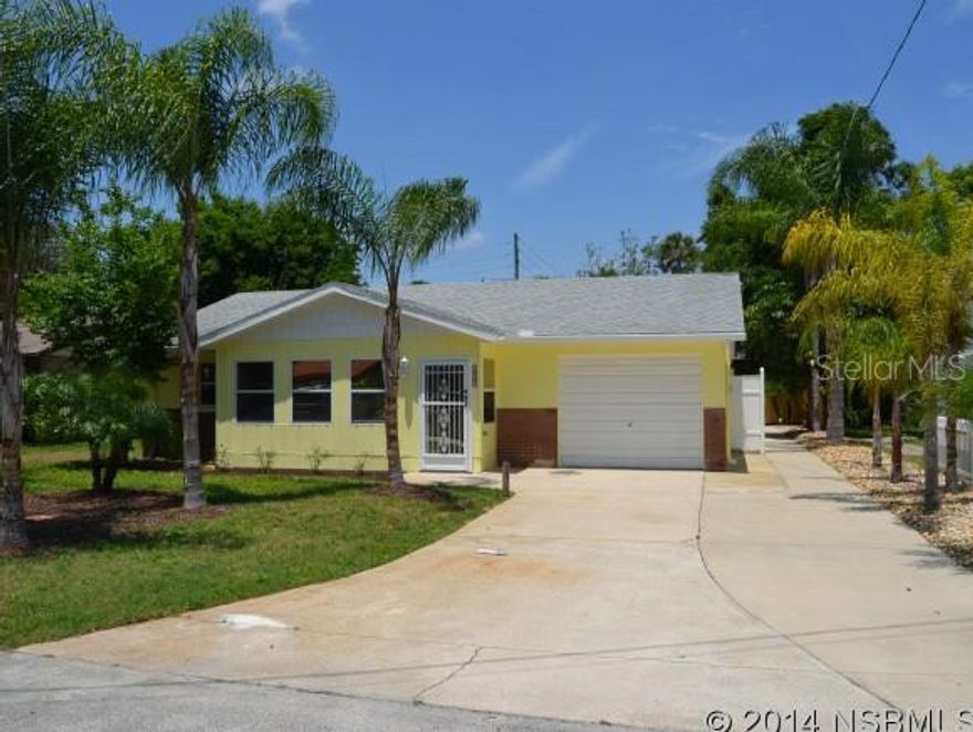 HUGE PRICE REDUCTION!!!Move In Ready!Ton's of space with this freshly updated 4/3 with In-law living quarters with separate door.Large Kitchen area with lots of  cabinets and counter space.Huge dinning area with a Beautiful Fireplace.Front Enclosed porch with heavy duty locking screen door.Fenced in back yard with large concrete pad including a outdoor shower.High volume Tank-less water heater ;Water: City