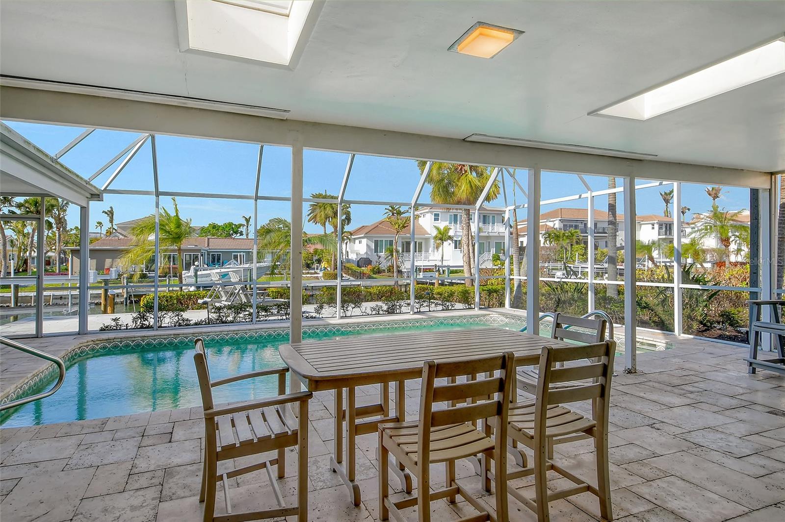 COUNTRY CLUB SHORES - Residential