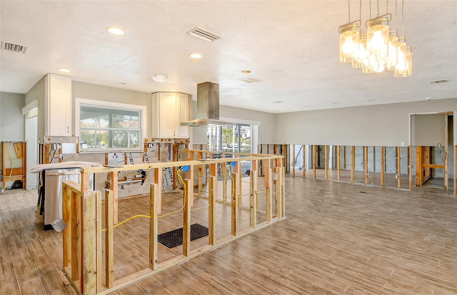 COUNTRY CLUB SHORES - Residential