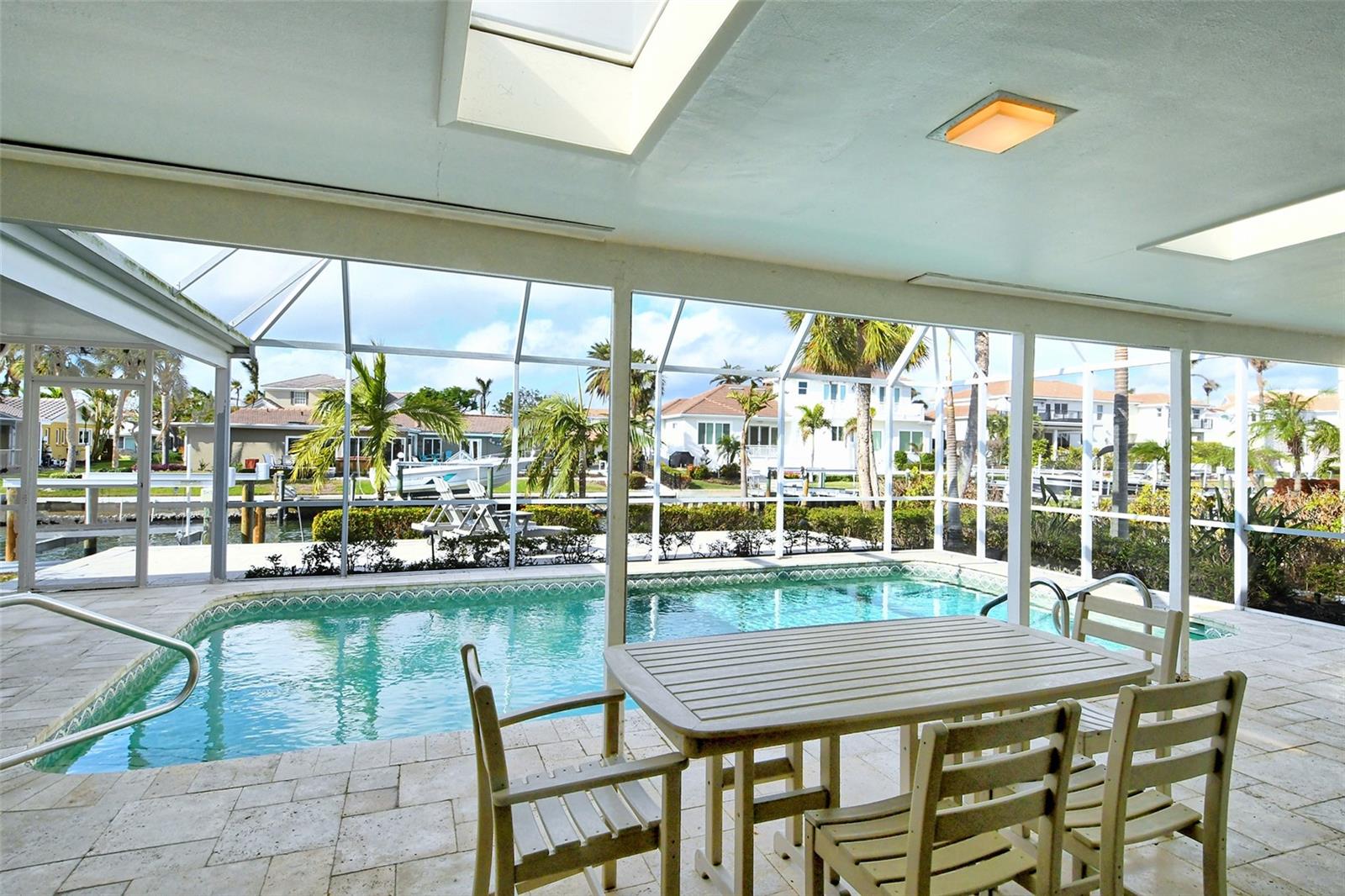 COUNTRY CLUB SHORES - Residential