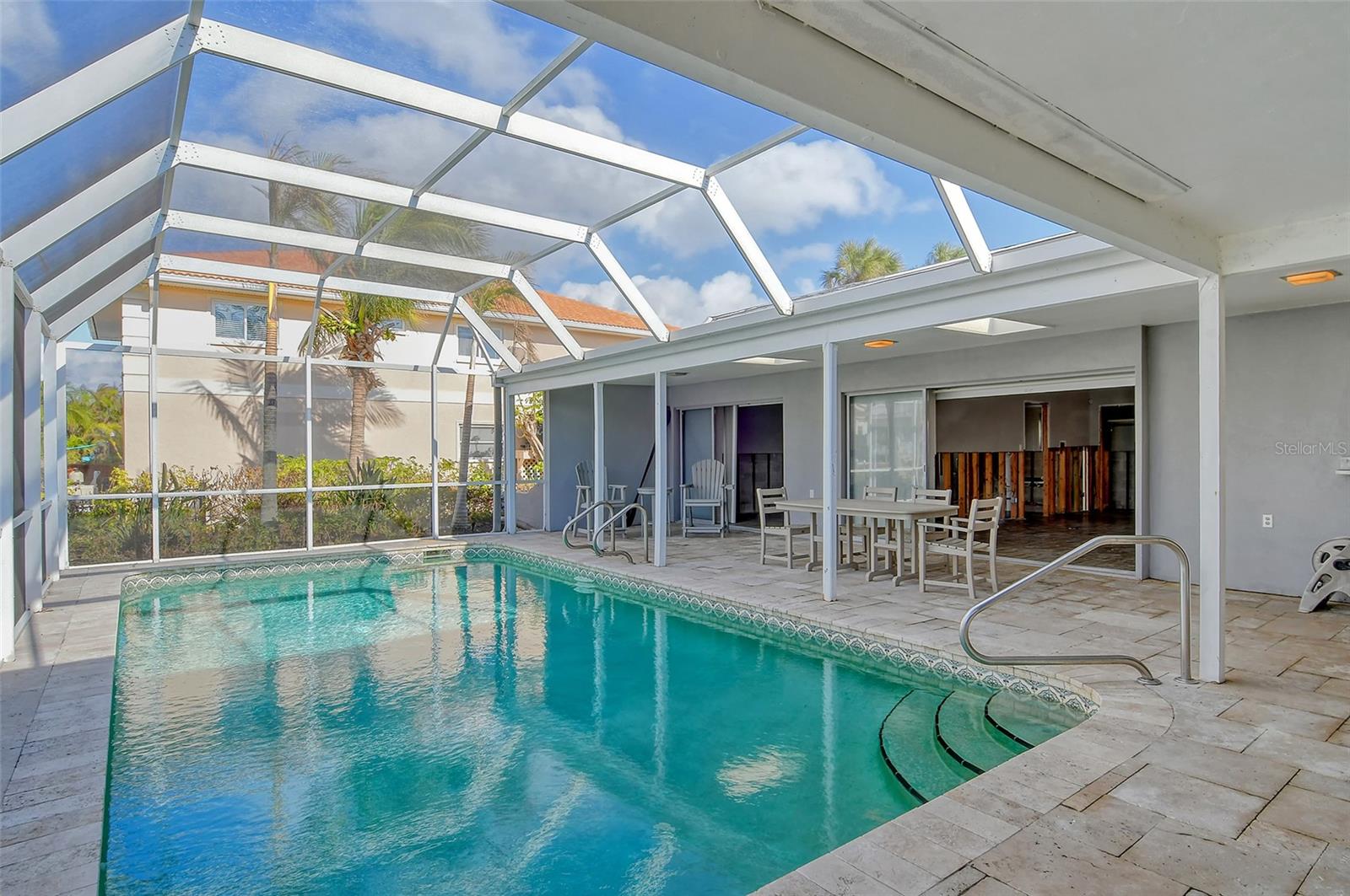 COUNTRY CLUB SHORES - Residential