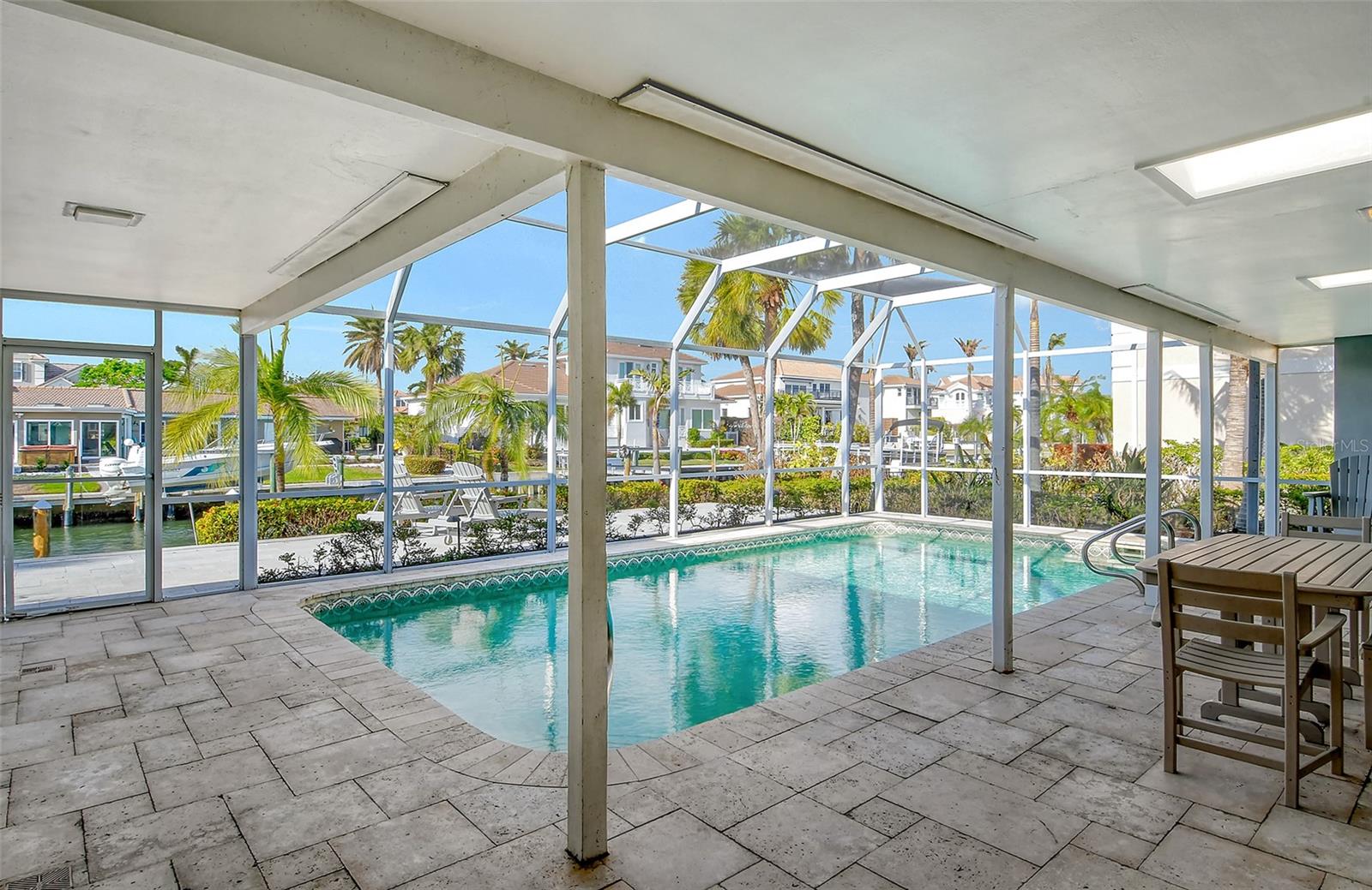 COUNTRY CLUB SHORES - Residential